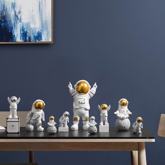 太空人小雕像