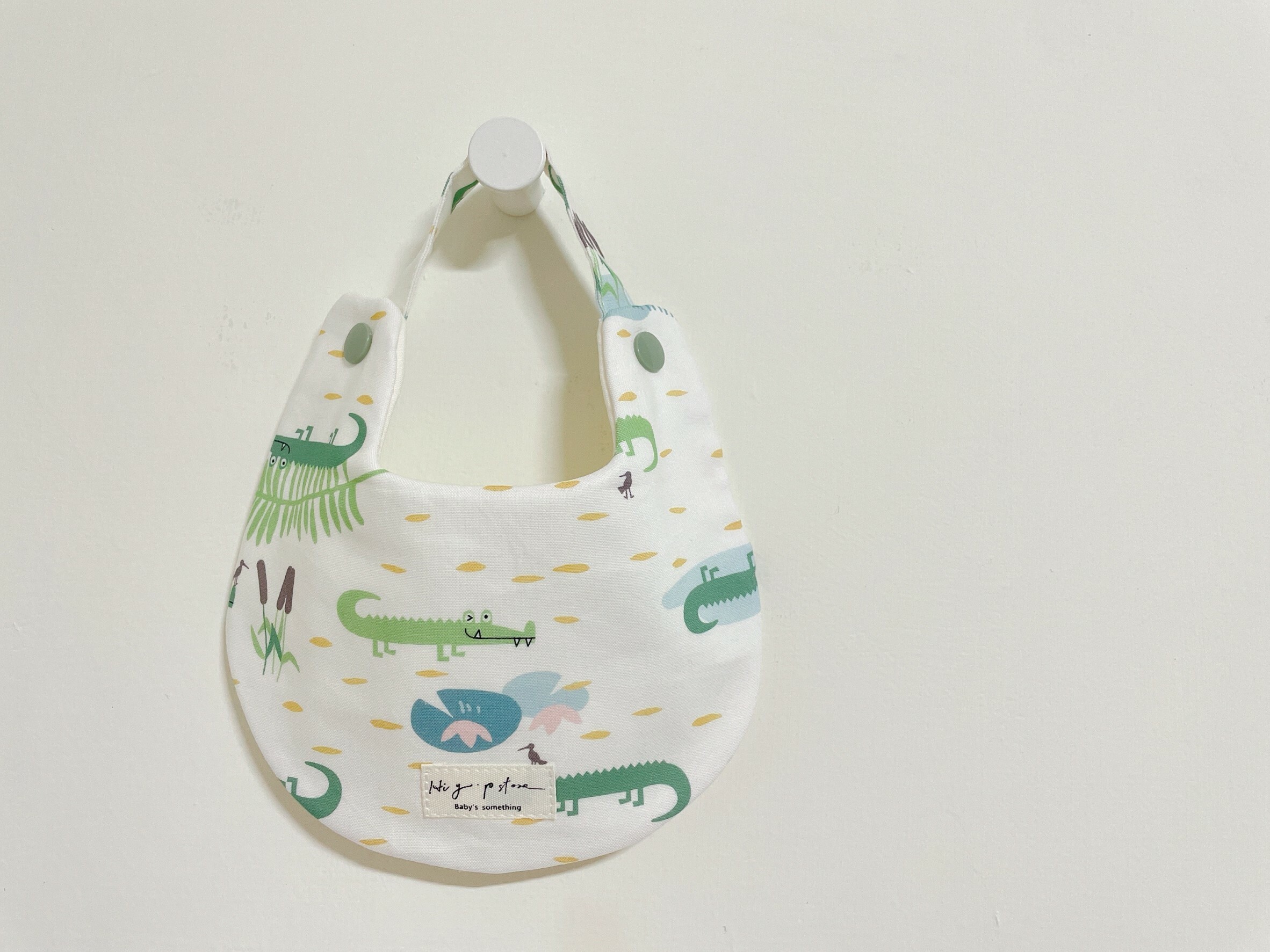 Hi Y.P store-手作圍兜-池塘鱷魚