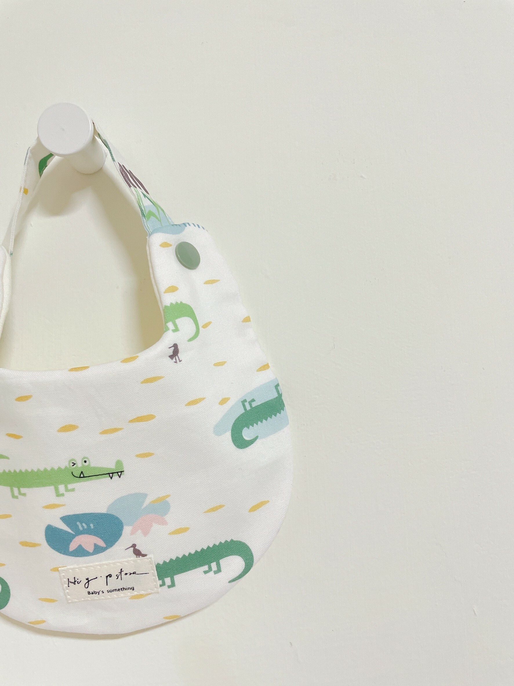 Hi Y.P store-手作圍兜-池塘鱷魚