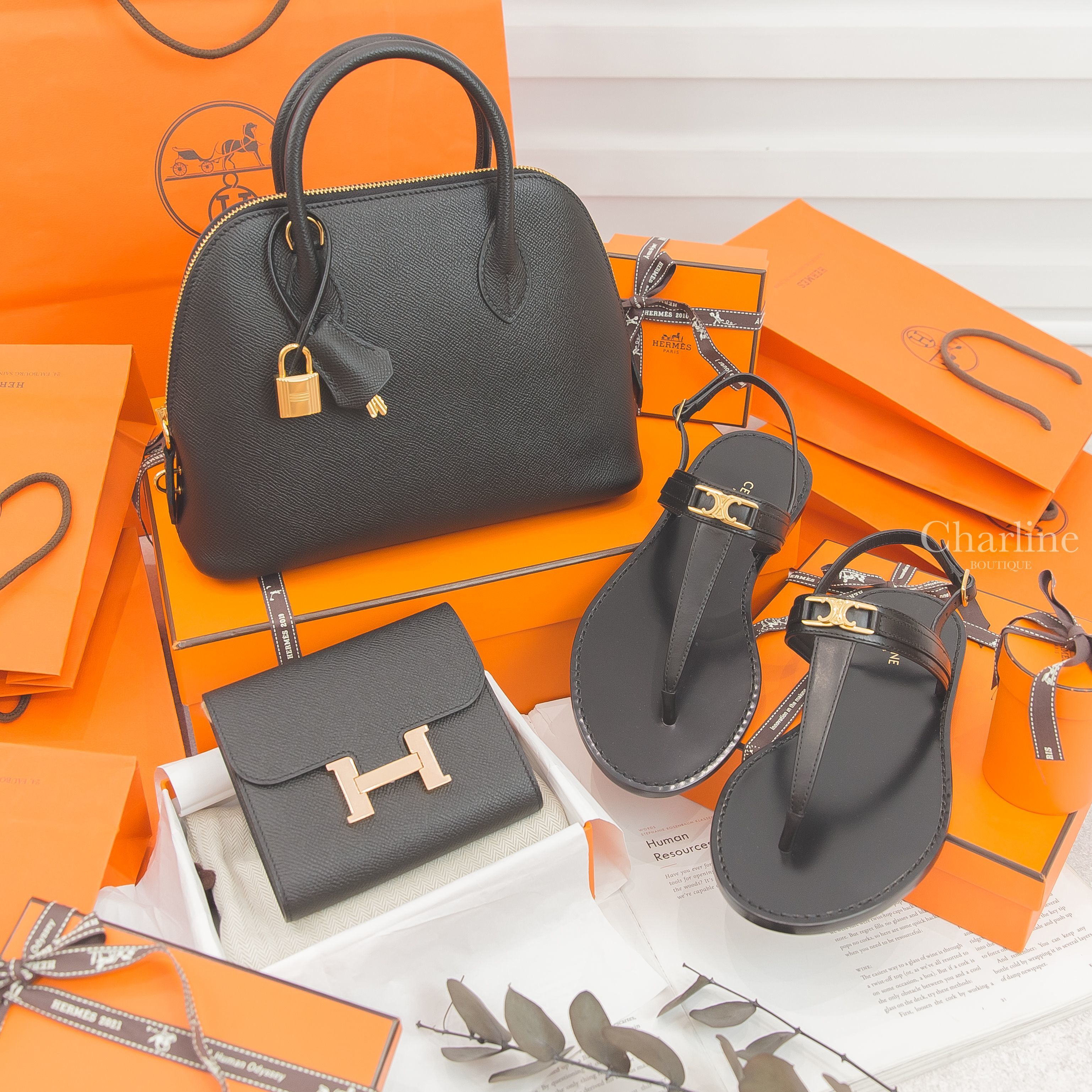 Hermès Bolide 25cm 黑色金釦手提肩背包,Celine Triomphe Thong  黑色小牛皮金色凱旋門人字平底涼鞋,Hermès Constance Compact 黑色玫瑰金釦短夾-Charline Boutique 精品代購
