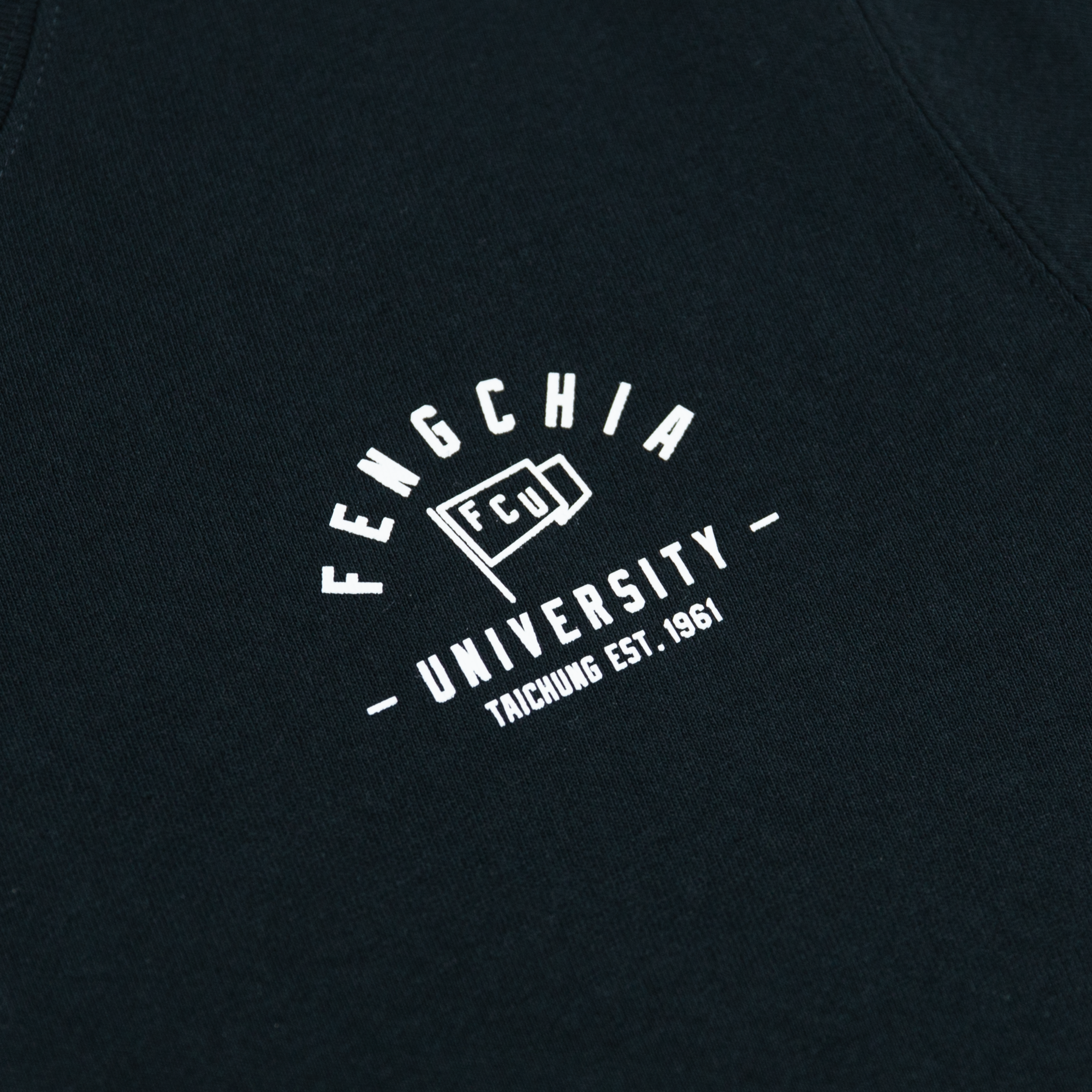 United Athle® 逢甲大學復古標誌短T (黑色)