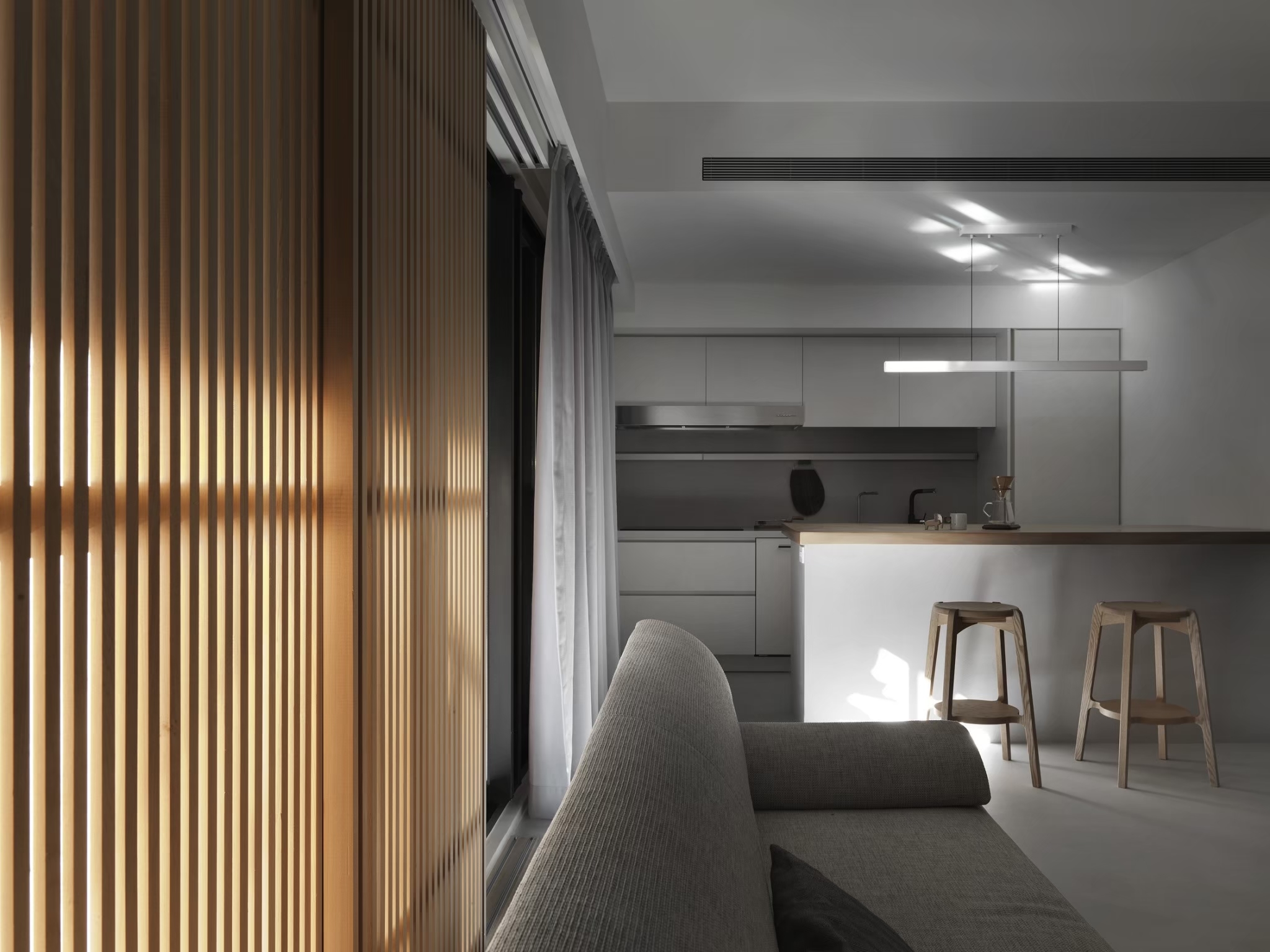 實木格柵, 玄關實木格柵, 裝飾實木格柵, 實木格柵門板, 實木格柵隱藏設計, 陽台格柵, 窗台格柵