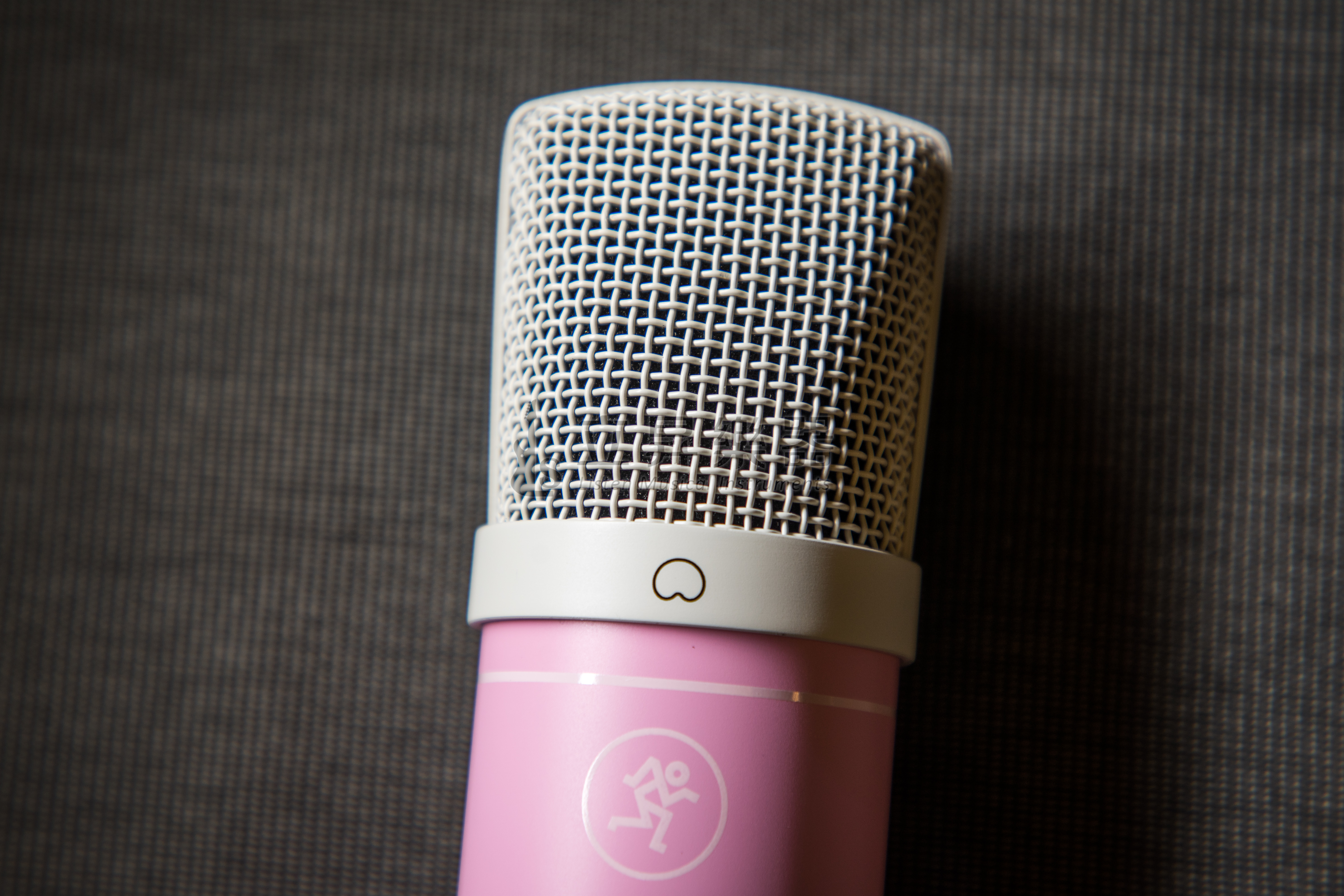 Mackie Mackie EM-91C 粉紅色 Element系列大振膜電容式麥克風 附麥克風避震架、XLR麥克風線 第 4 張圖片｜三峽麥克風