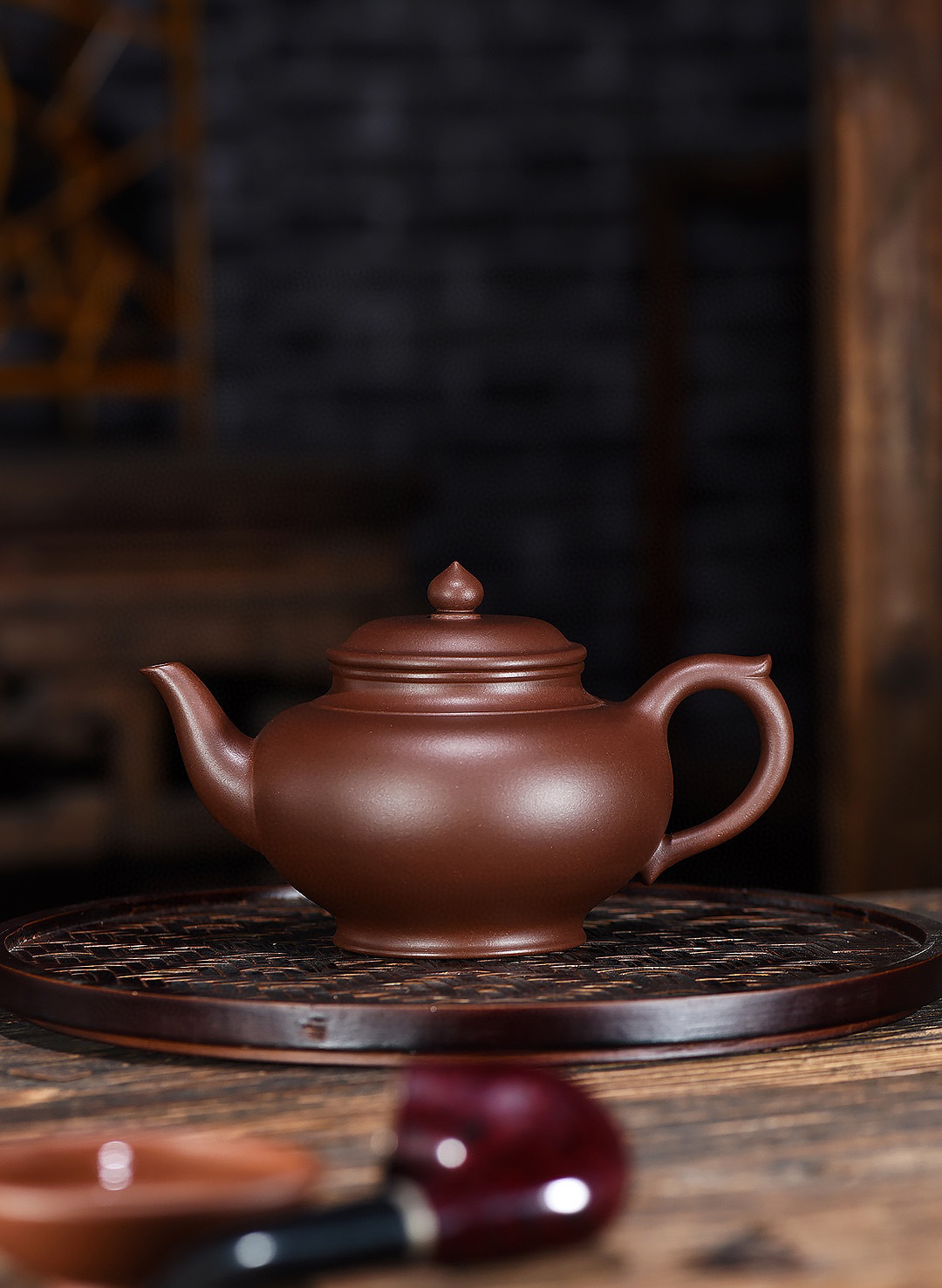 【笑櫻壺】 -- 紫砂壺中的經典壺型之一。寓意平安、和睦、和平。