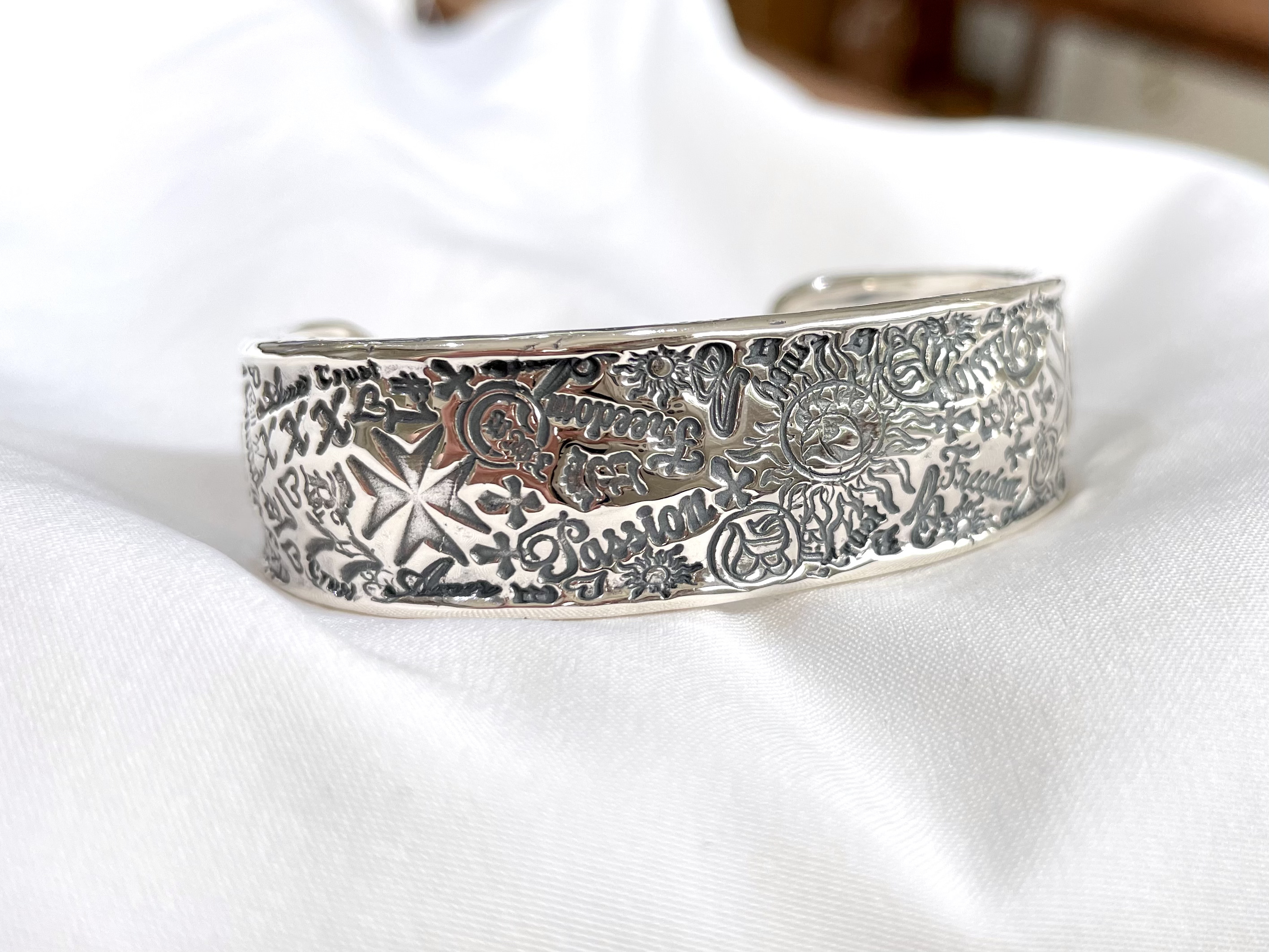 B589 寬塗鴉手鐲