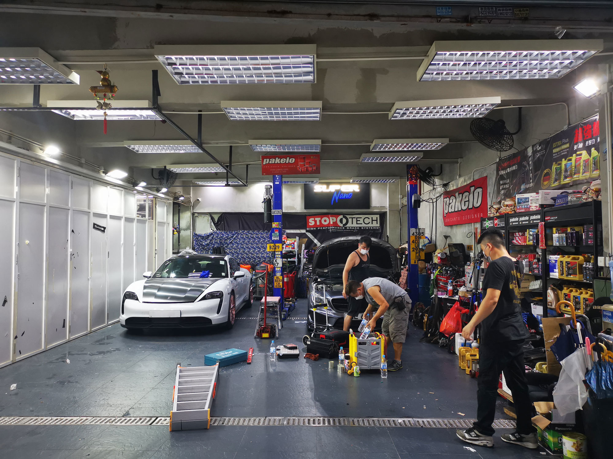 super nano fo tan shop porsche signage