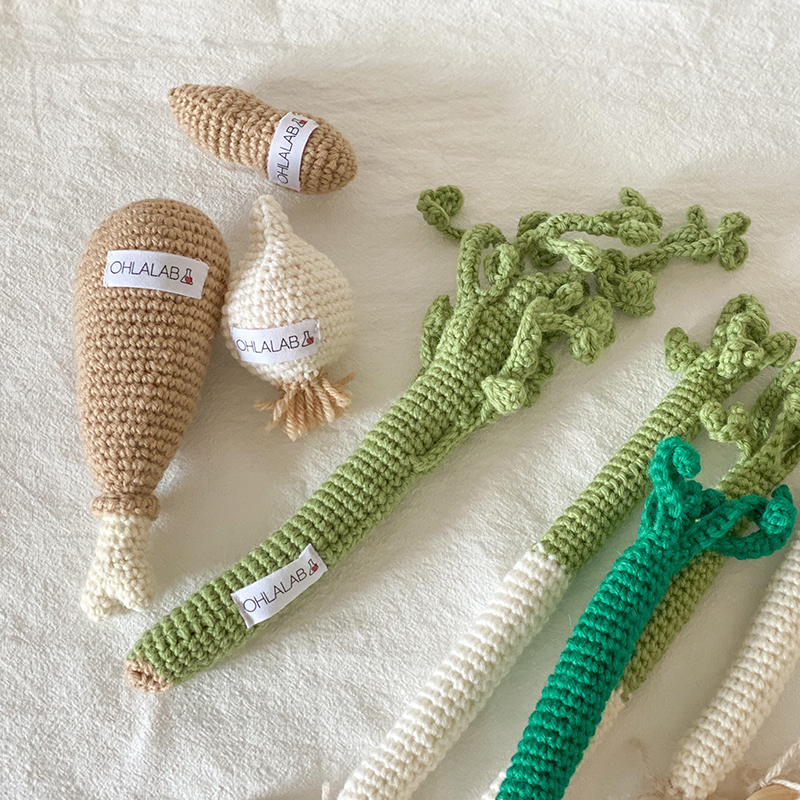 【獨家原創設計】抓周針織玩具 - 芹菜(接單訂製品)