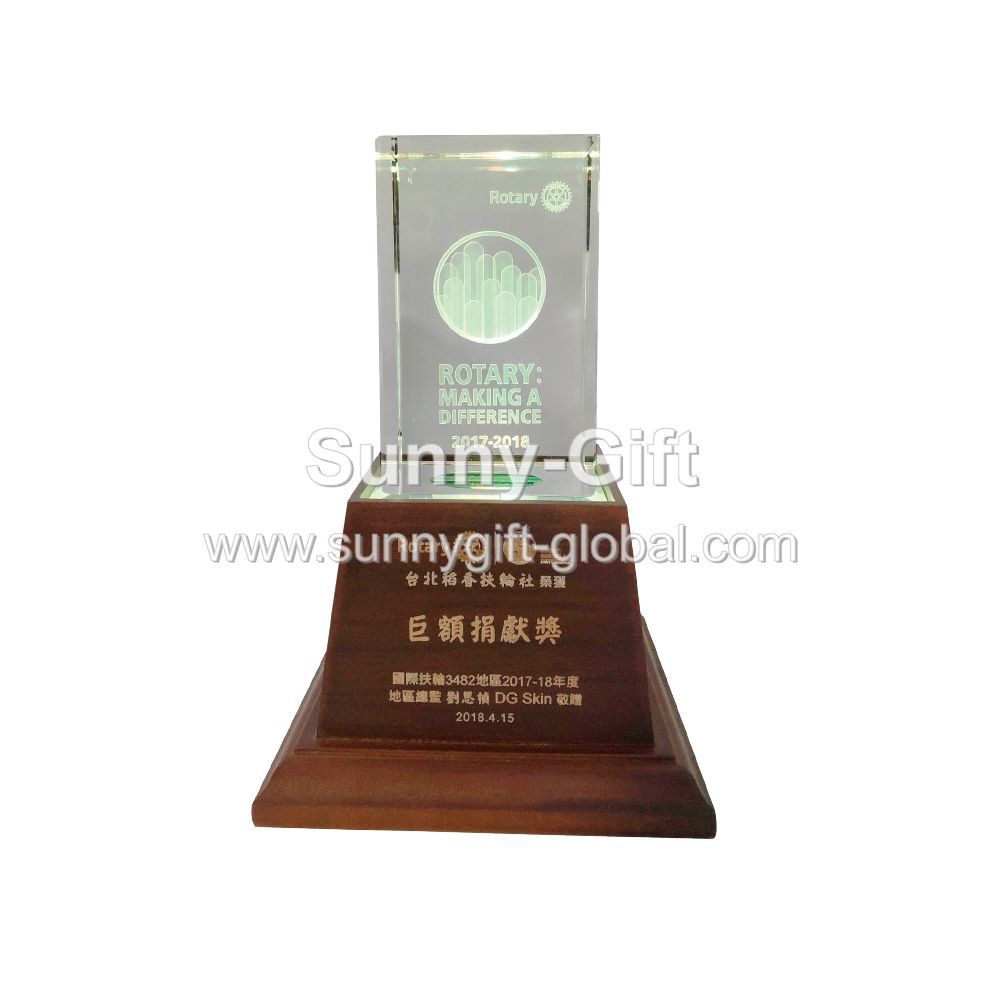 2017-18 Theme Crystal Cube (with Wooden / LED Lighted Base)