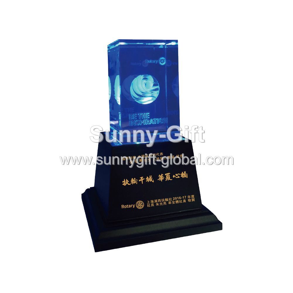 2017-18 Theme Crystal Cube (with Wooden / LED Lighted Base)
