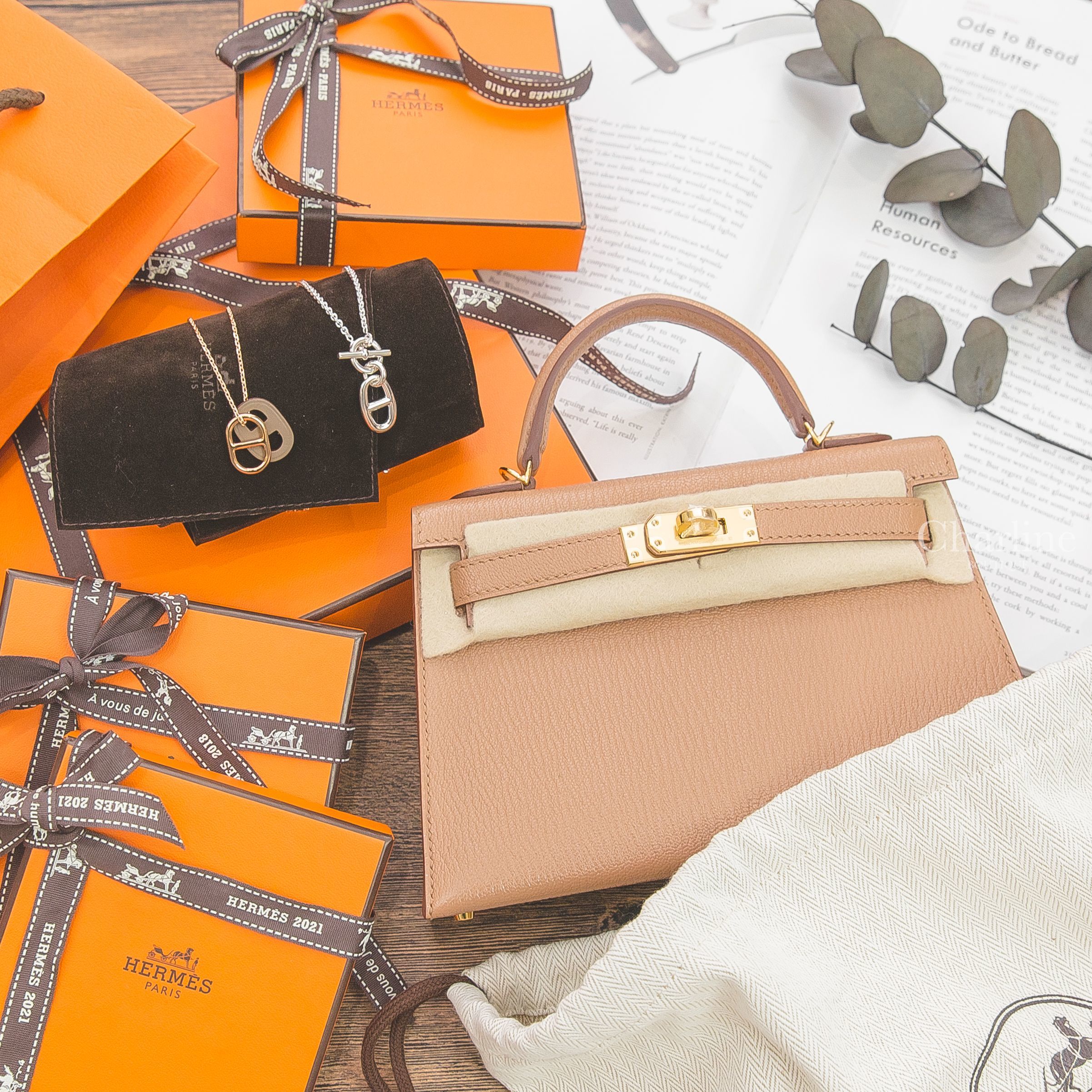 Hermès Pendant 大象灰牛皮玫瑰金色θ項鍊,Hermès Pendant 銀色θ銀飾項鍊,Hermès Mini Kelly 2J Chevre Mysore Z刻雀木色金釦迷你凱莉包-Charline Boutique 精品代購