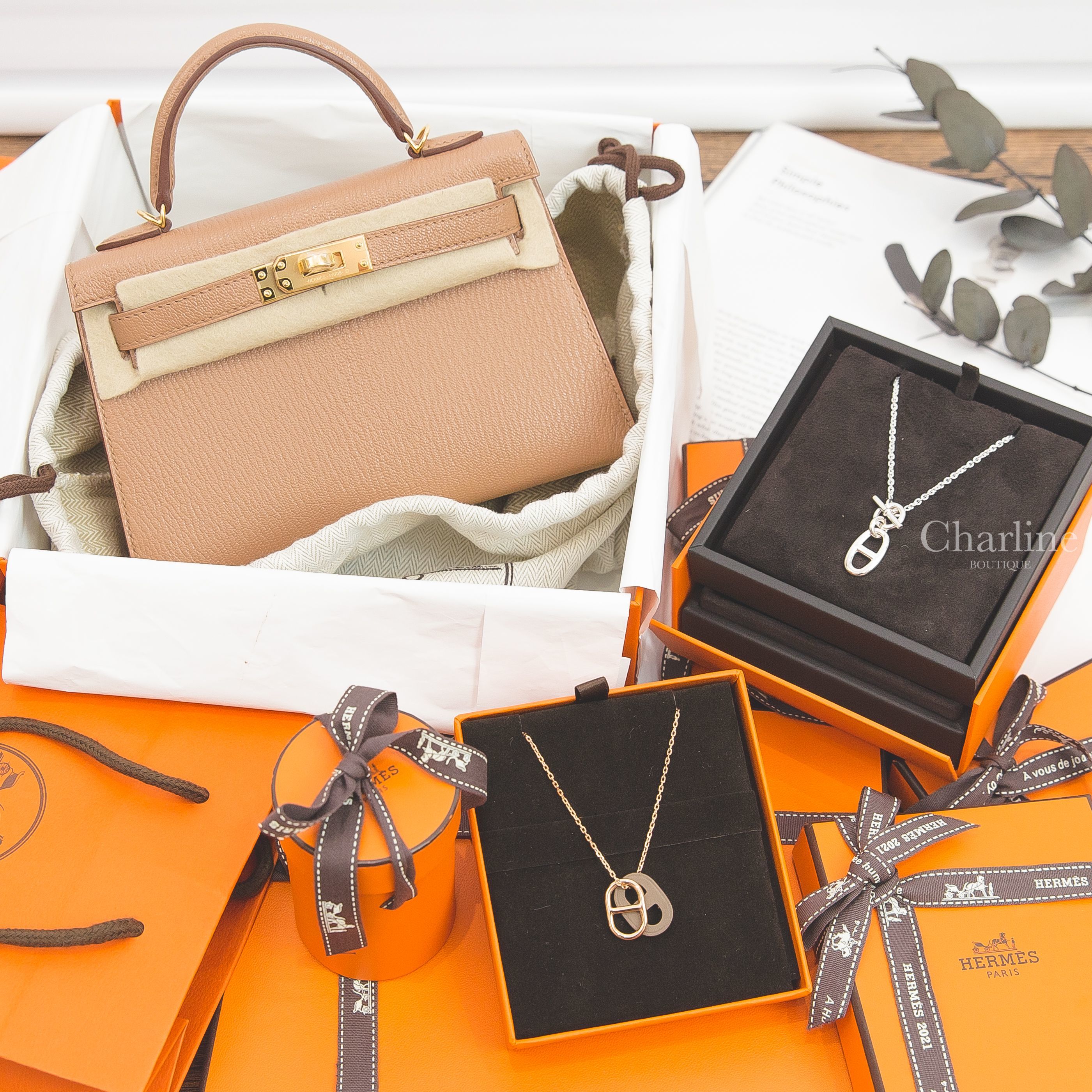 Hermès Pendant 大象灰牛皮玫瑰金色θ項鍊,Hermès Pendant 銀色θ銀飾項鍊,Hermès Mini Kelly 2J Chevre Mysore Z刻雀木色金釦迷你凱莉包-Charline Boutique 精品代購