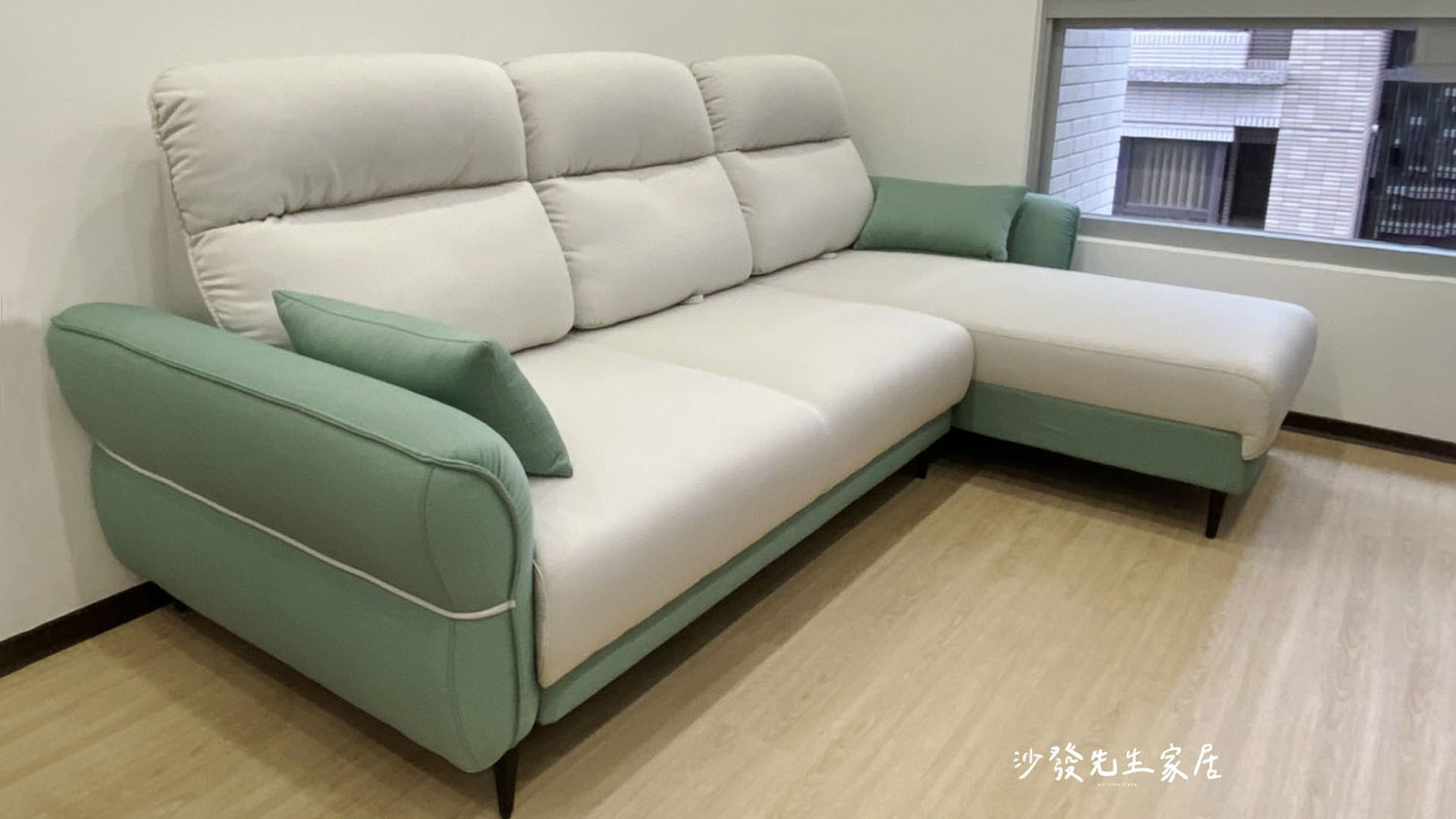 尼可沙發的腳椅設計成可收納的款式