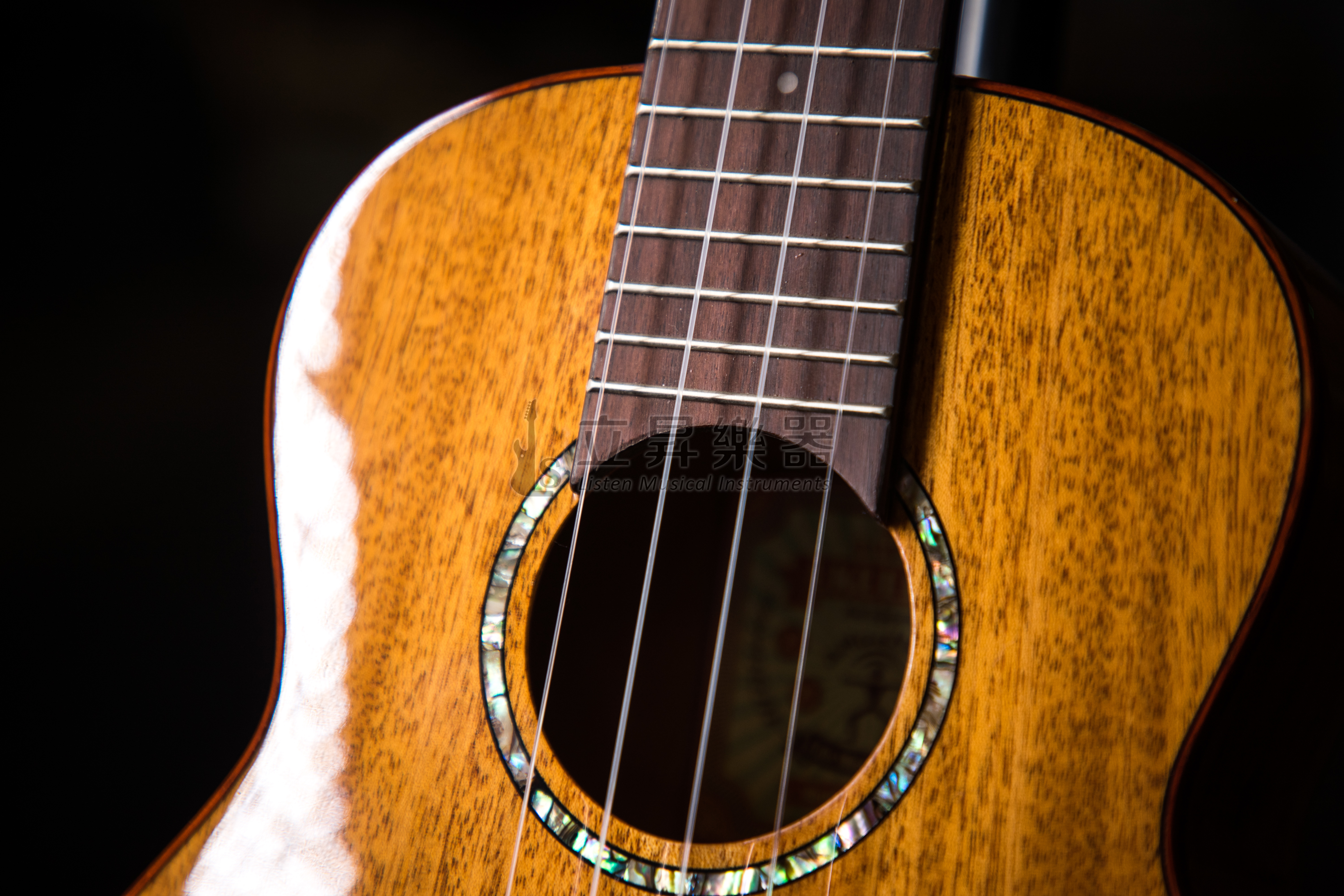 aNueNue aNueNue aNN-AC30 桃花心木全單板 綠貝殼鑲嵌 23吋 原聲款 烏克麗麗(附專屬夏威夷深海藍琴袋) 第 3 張圖片｜三峽烏克麗麗