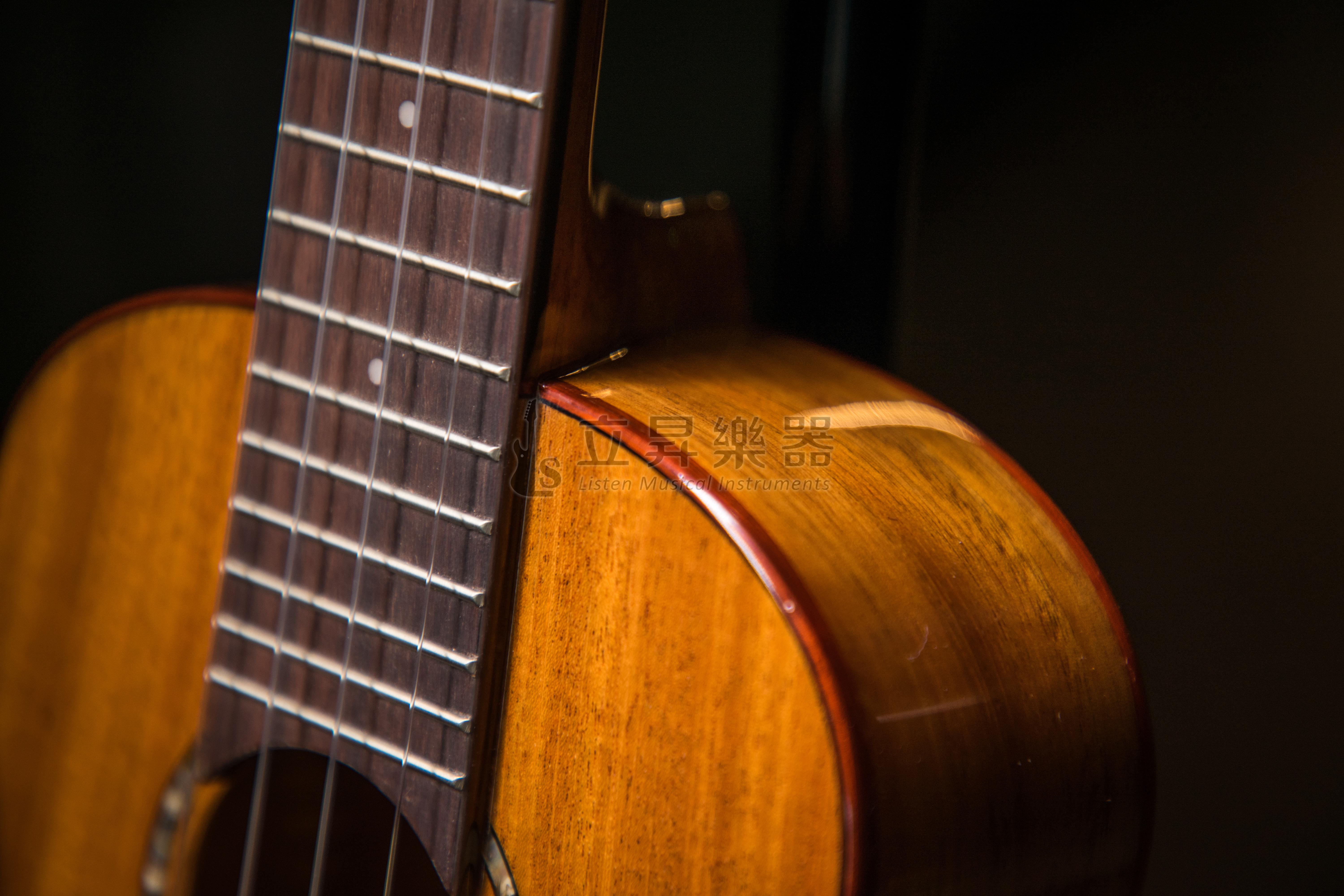 aNueNue aNueNue aNN-AC30 桃花心木全單板 綠貝殼鑲嵌 23吋 原聲款 烏克麗麗(附專屬夏威夷深海藍琴袋) 第 5 張圖片｜三峽烏克麗麗