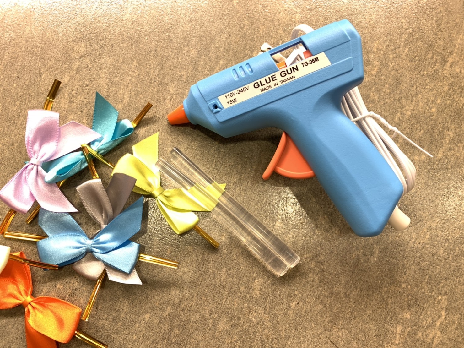 熱熔膠槍1入/矽膠防燙頭不滴膠設計/台灣製造＊送2條10cm熱融膠條