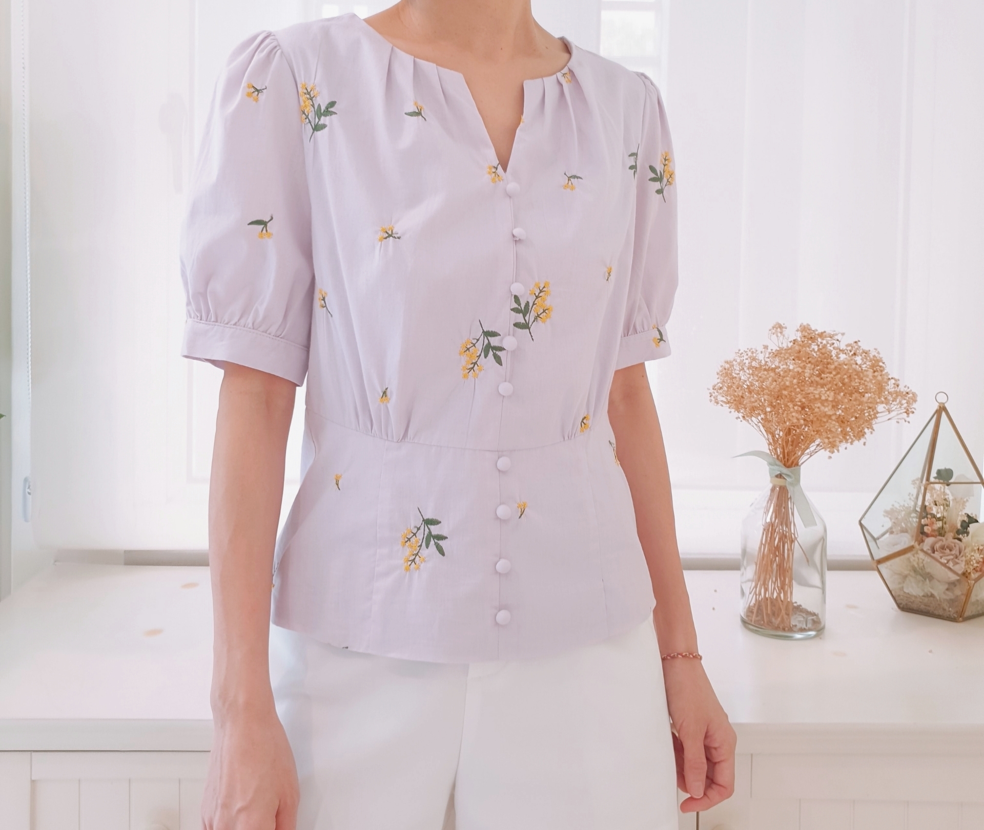 EMBROIDERY FLORAL BLOUSE