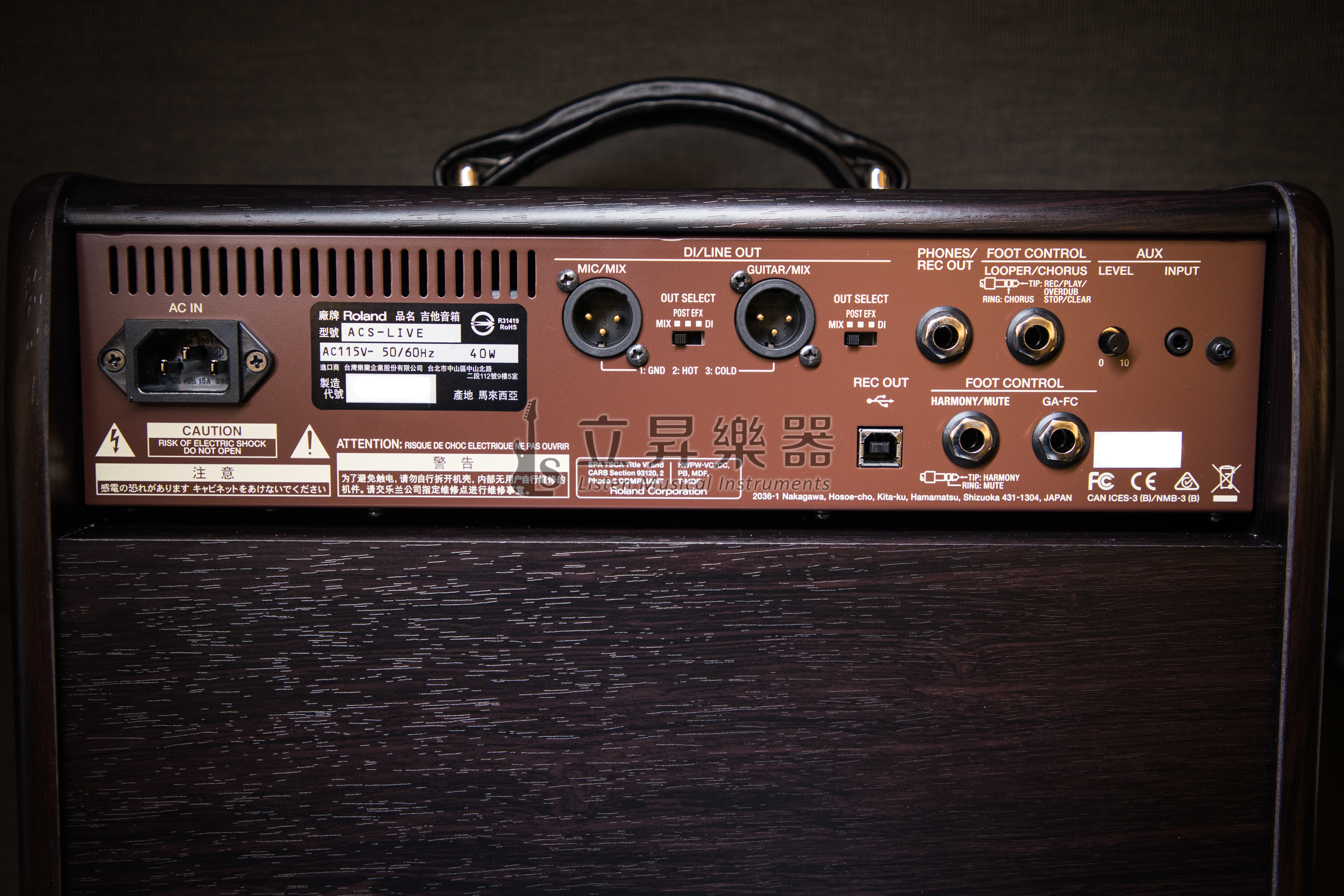 BOSS BOSS ACS-LIVE 60瓦 Acoustic Singer Live 木吉他音箱(附贈AB切換踏板) 第 5 張圖片｜三峽吉他 / Bass