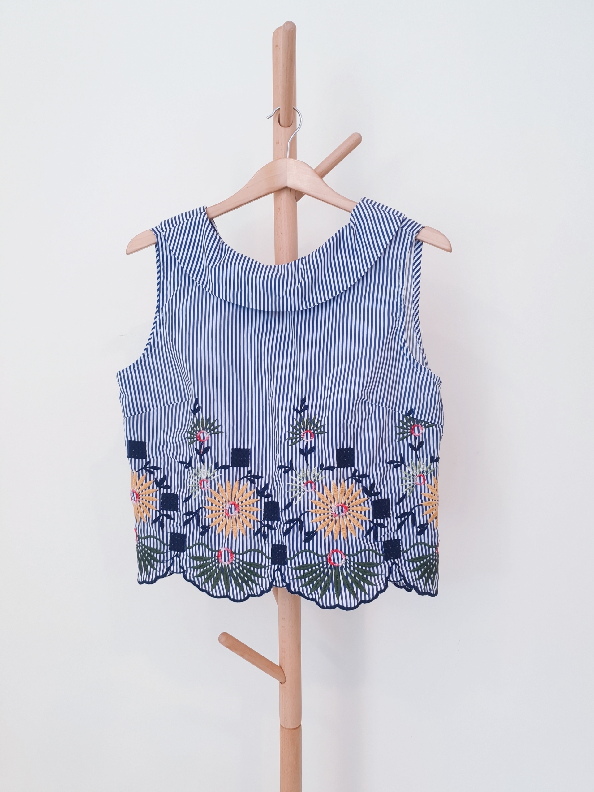 STRIPED EMBROIDERY FLORAL BLOUSE