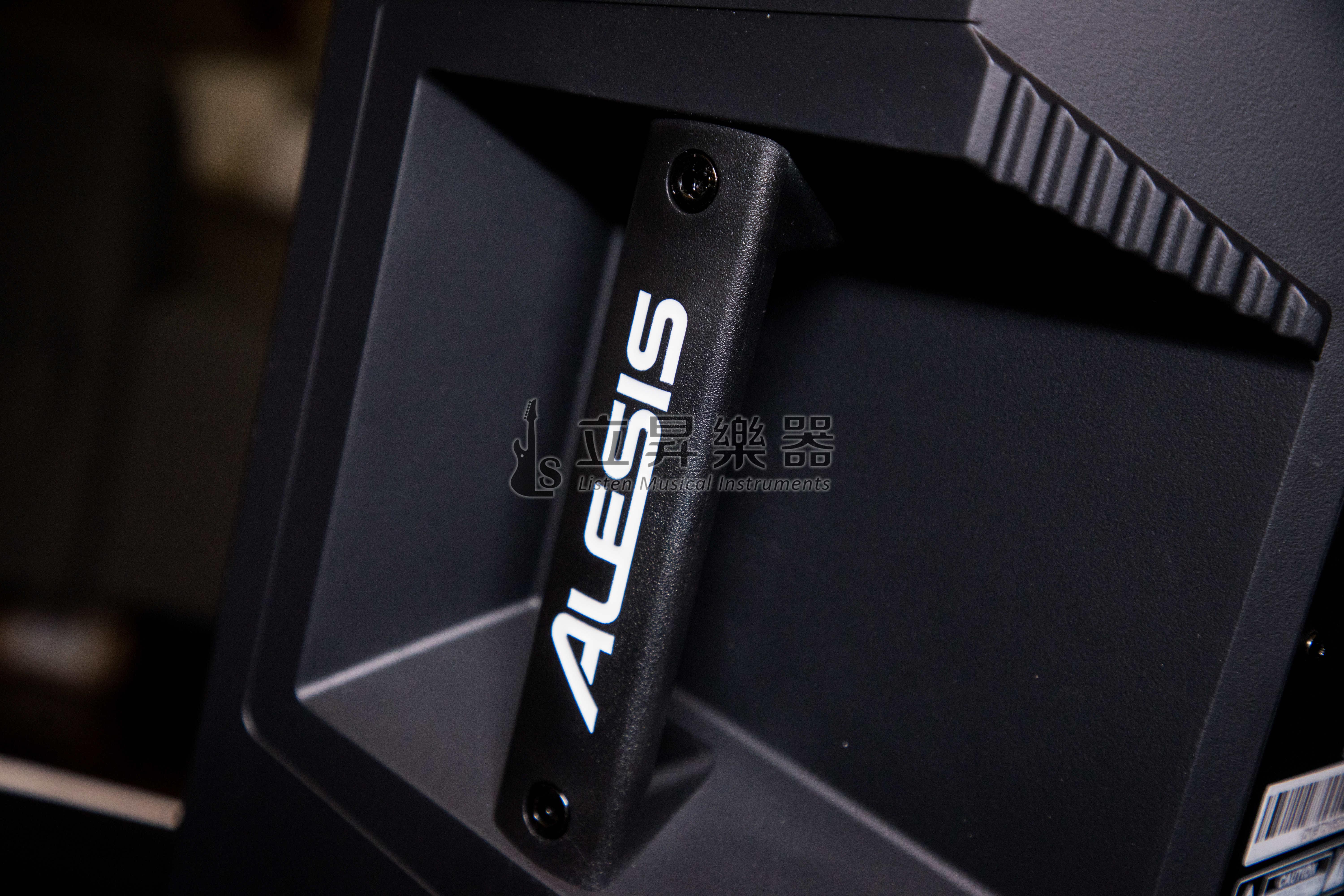 Alesis Alesis STRIKE AMP8 電子鼓音箱 2000瓦最高峰值 8吋單體+1吋高音 音箱架孔(3.6公分) 第 4 張圖片｜三峽鼓 / 打擊