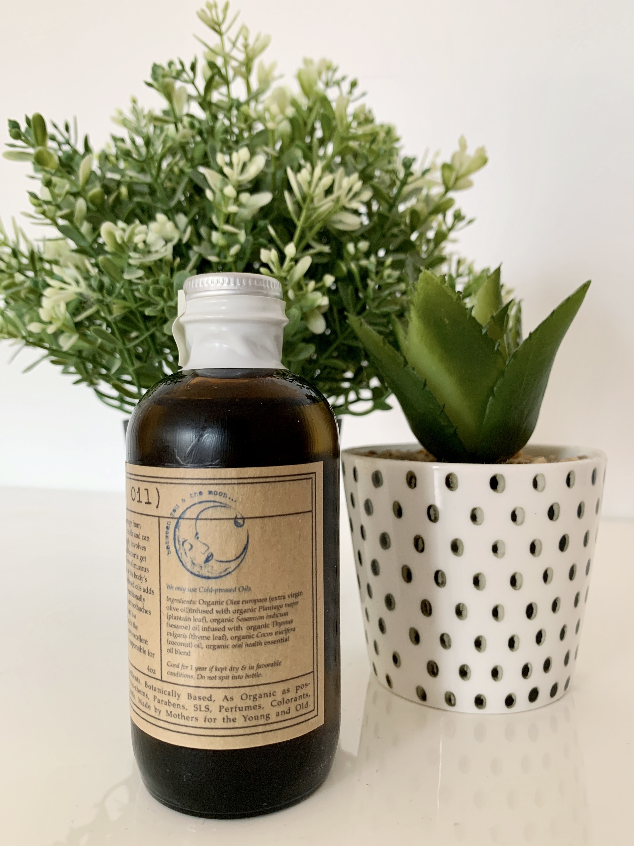 between you & the moon -  Swish Mouth Oil (古印度油拔排毒油)