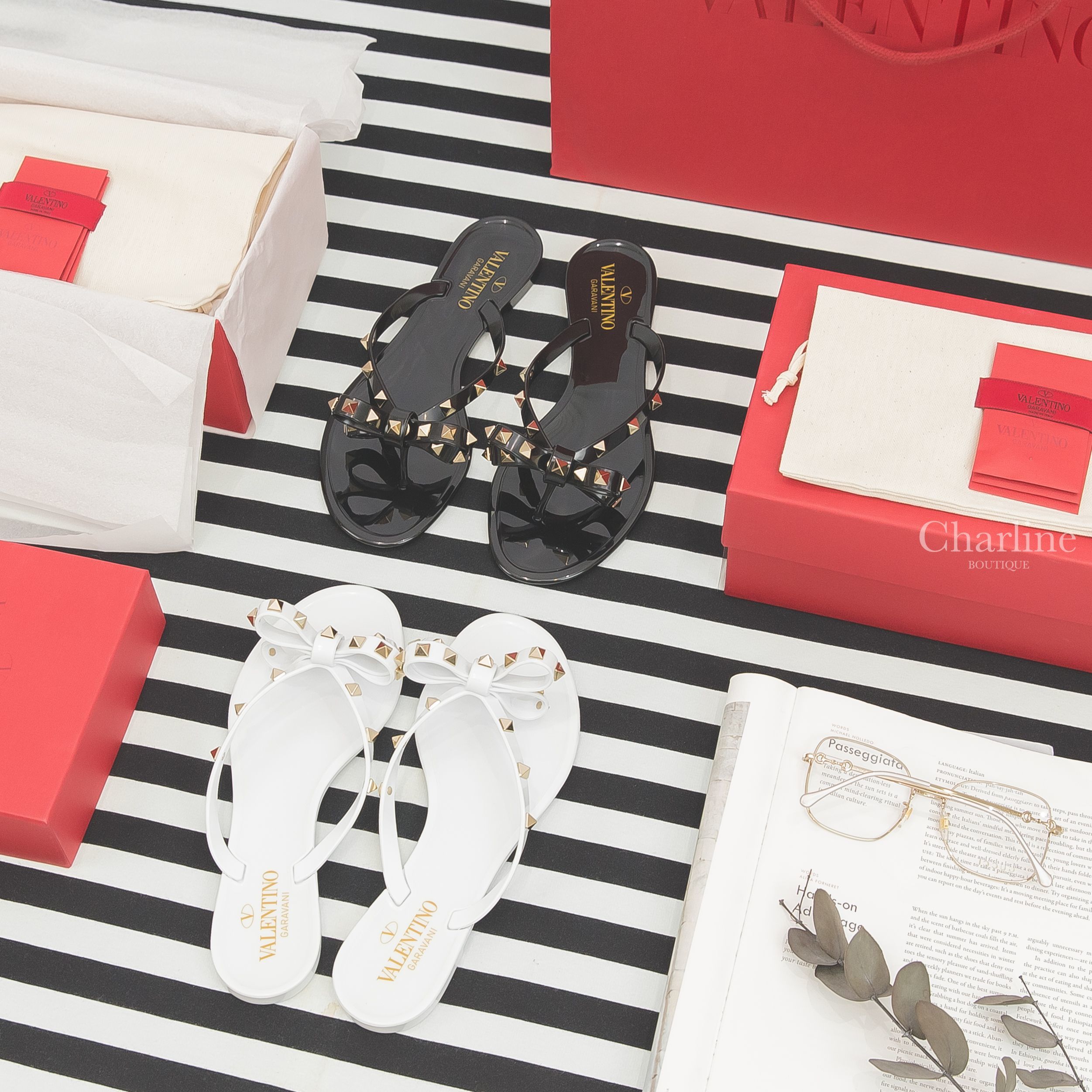 Valentino Rockstud 白色龐克卯釘羅馬平底拖鞋,Valentino Rockstud 黑色龐克卯釘羅馬平底拖鞋,Gucci Glasses 金色方框側邊1955金釦平光眼鏡-Charline Boutique 精品代購