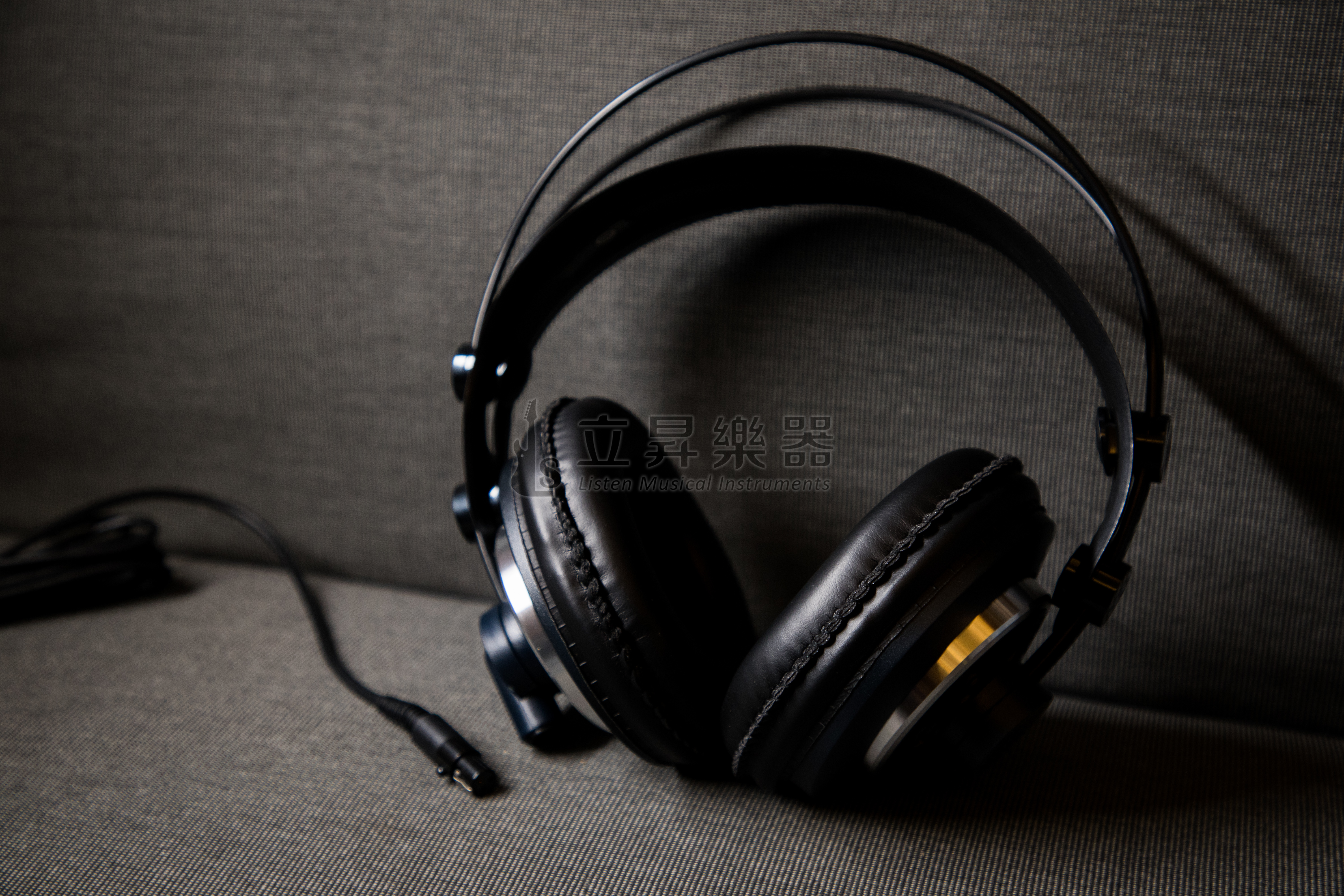 AKG K240 MKII 半開放耳罩式 全罩式 監聽耳機 附一對備用耳罩、纏繞式耳機線、3.5轉6.3頭