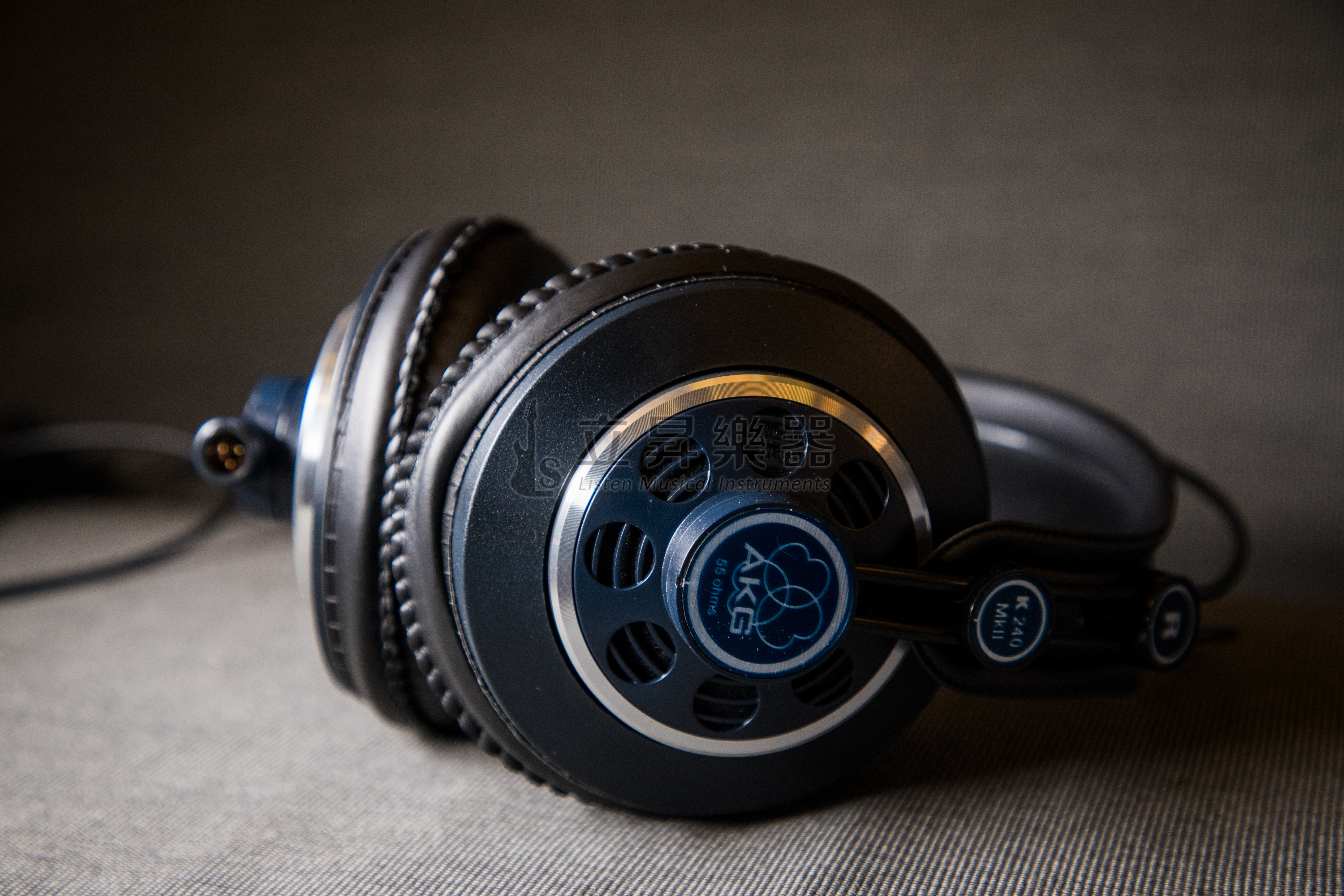 AKG K240 MKII 半開放耳罩式 全罩式 監聽耳機 附一對備用耳罩、纏繞式耳機線、3.5轉6.3頭