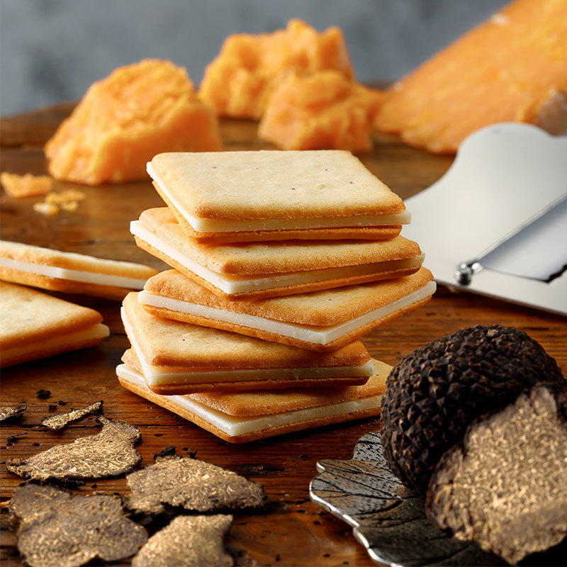 Tokyo Milk Cheese Factory｜黑松露車打芝士夾心餅