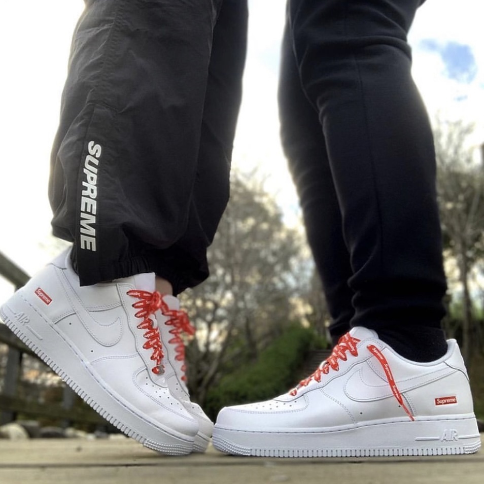 SUPREME × NIKE AIR FORCE 1 LOW 