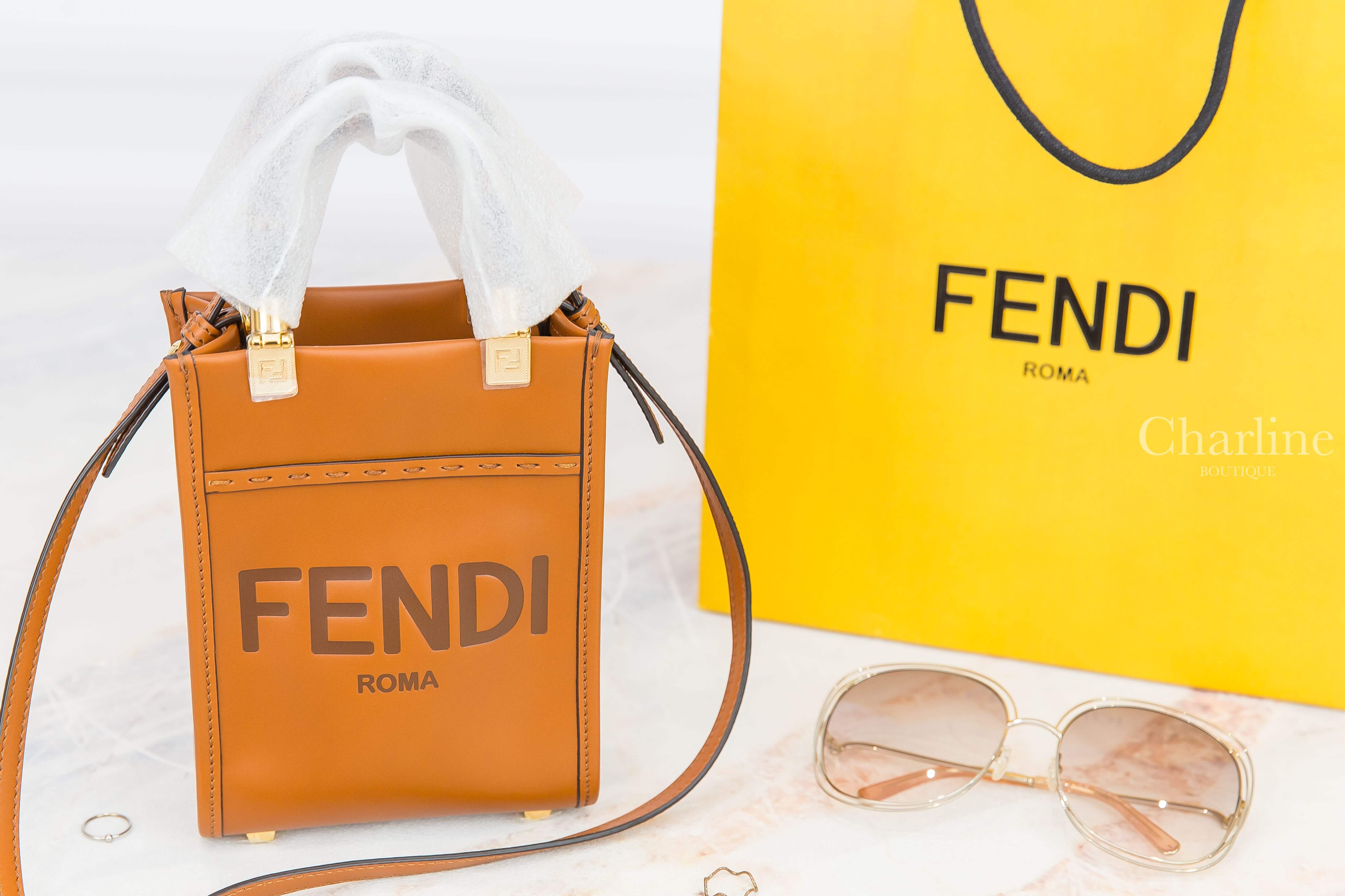Fendi Mini Sunshine Shopper 咖啡色字母小牛皮琥珀提把迷你手提肩背托特包-Charline Boutique 精品代購