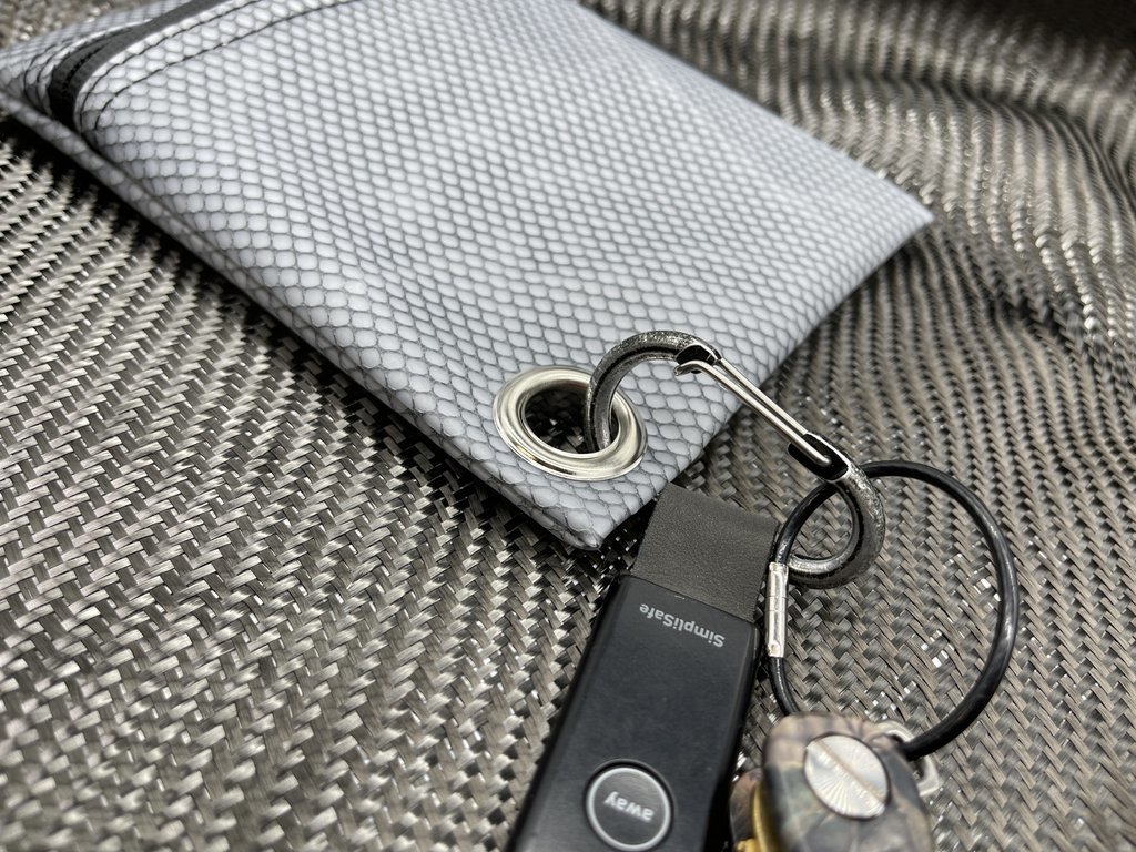 CountyComm 帶扣眼的小型 Dyneema 實用袋