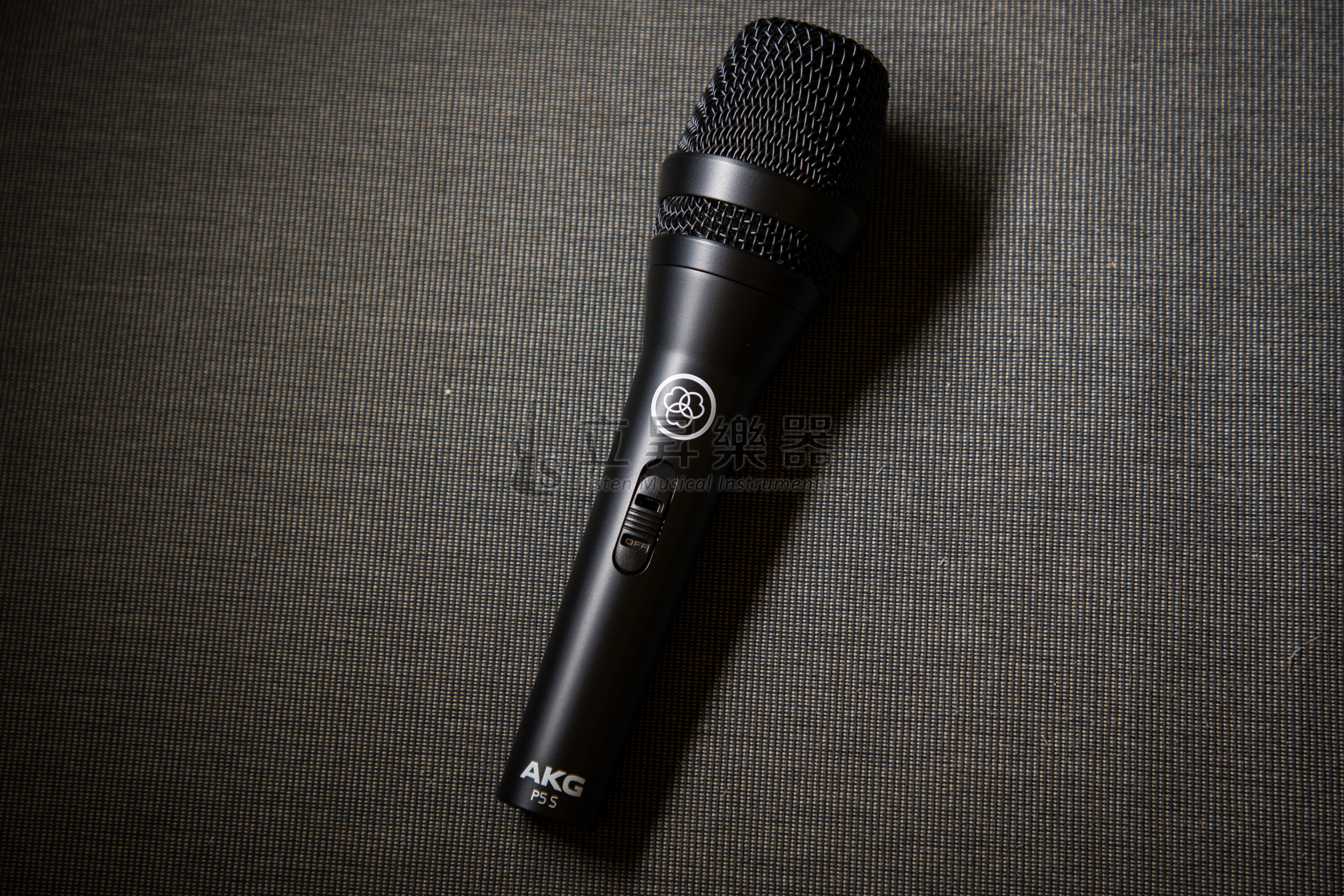 AKG P5S 主唱 人聲 專業動圈式麥克風 超心型指向 附夾頭
