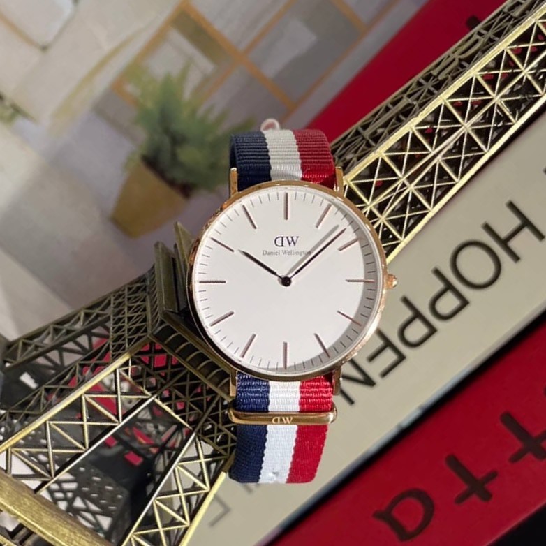 【DW Daniel Wellington】白面玫瑰金框帆布錶帶 DW00100003 40mm 現代鐘錶