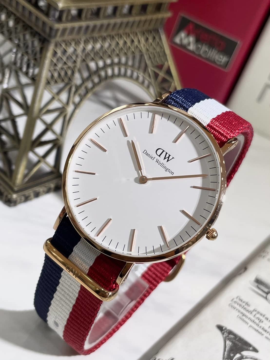 【DW Daniel Wellington】白面玫瑰金框帆布錶帶 DW00100003 40mm 現代鐘錶