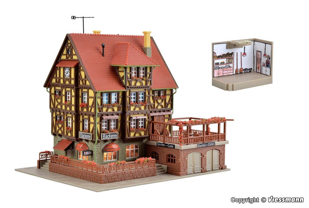 Vollmer 47688 N Bakery with outdoor cafe, interior and LED lighting, functional kit