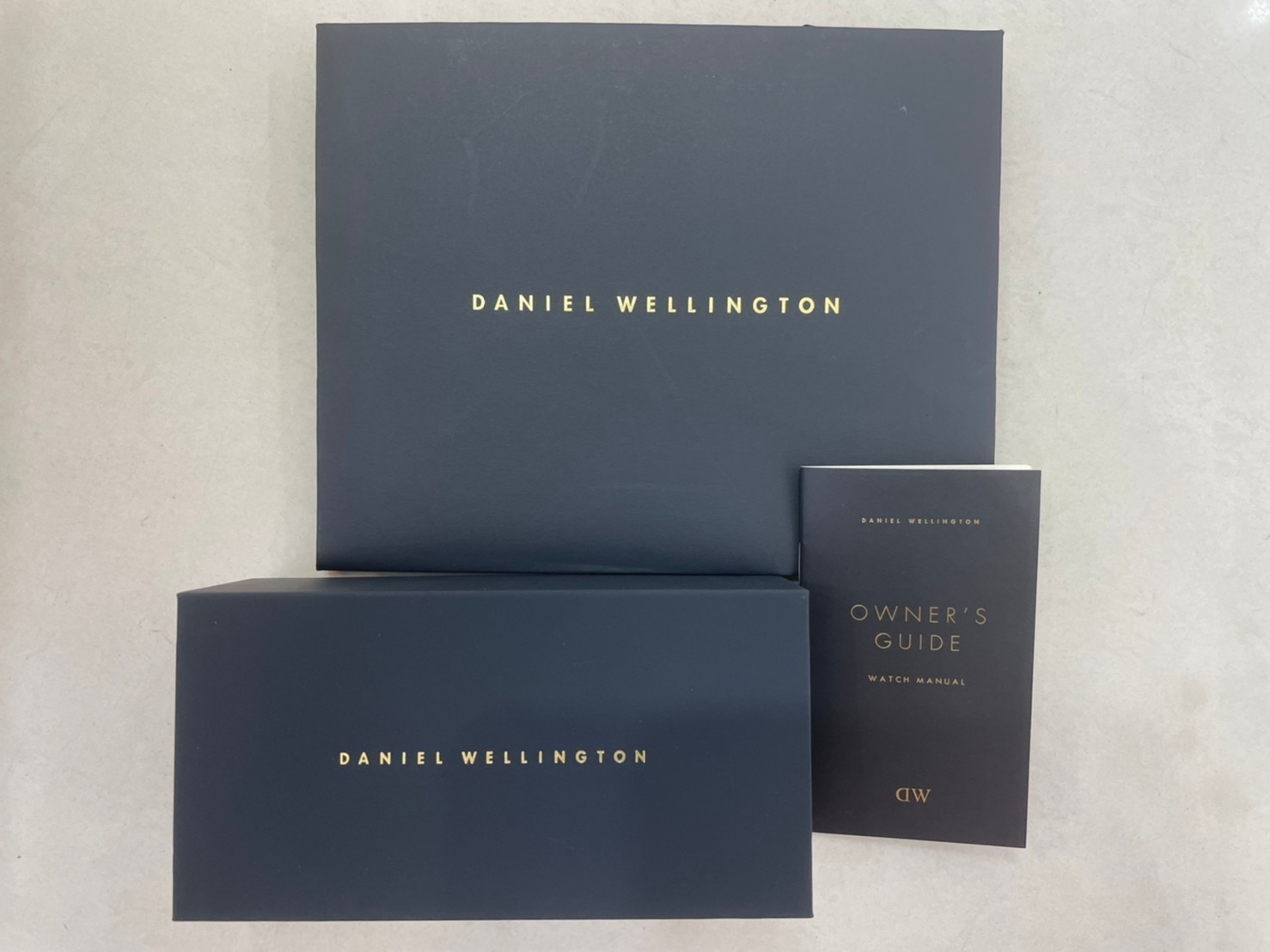 【DW Daniel Wellington】黑面銀框皮錶帶 DW00100133 40mm 現代鐘錶