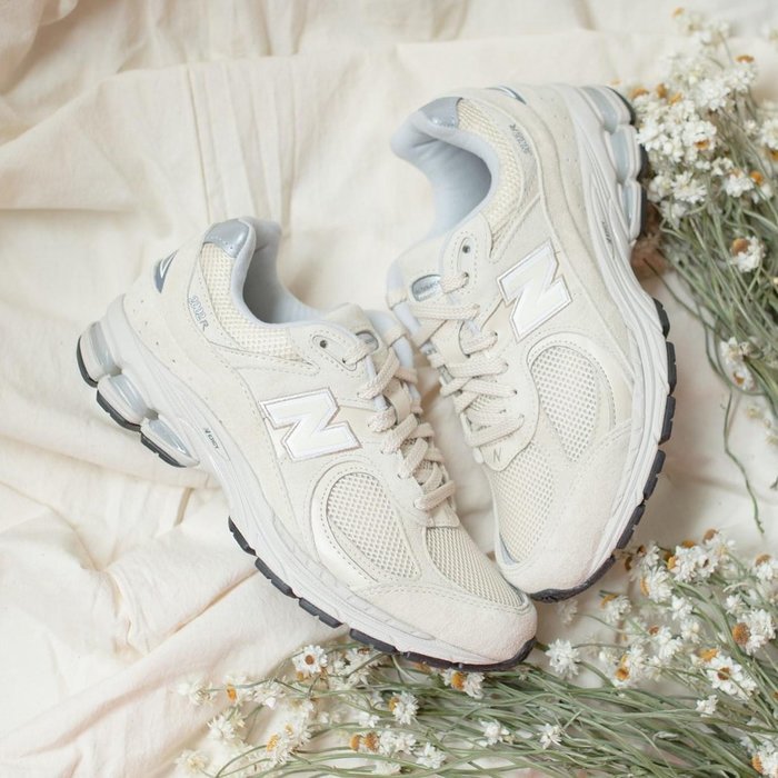 NEW BALANCE 2002R "奶油色"