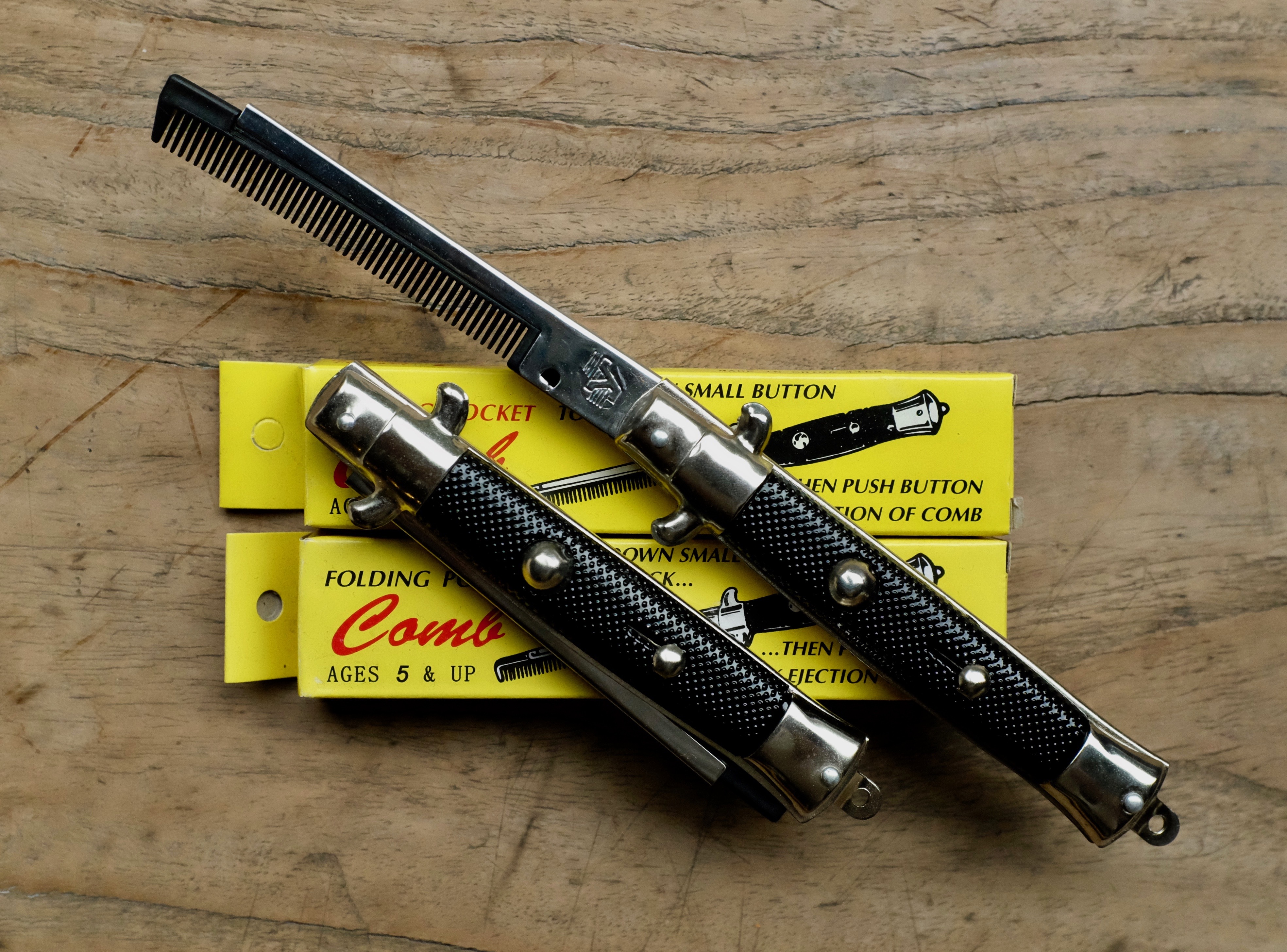 Vintage deadstock Folding comb