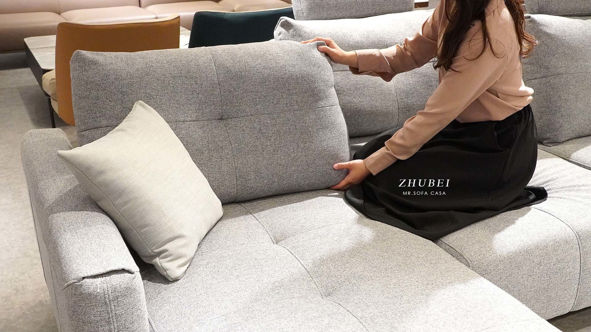 背墊及椅墊內都填充了高彈性科技棉，扎實且擁有支撐力