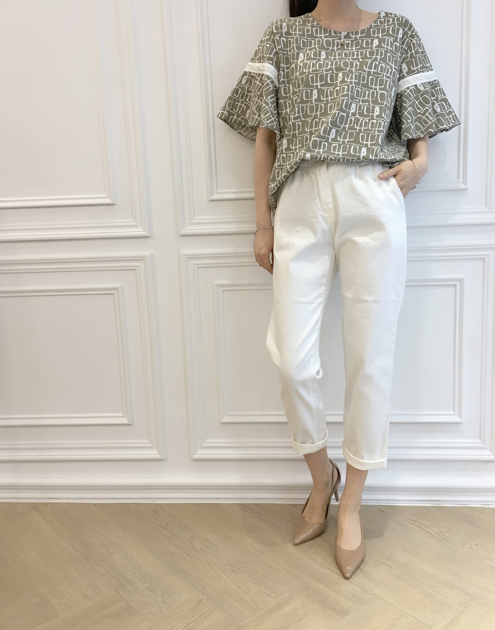 墨綠荷葉袖上衣