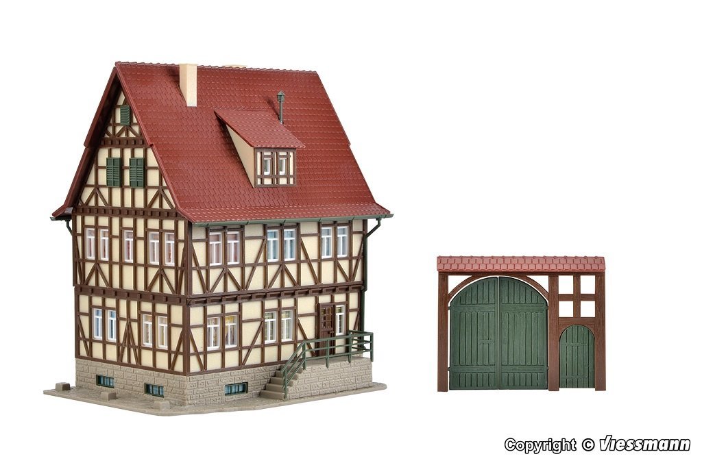 Vollmer 43730 HO scale, Farm house with yard gate
