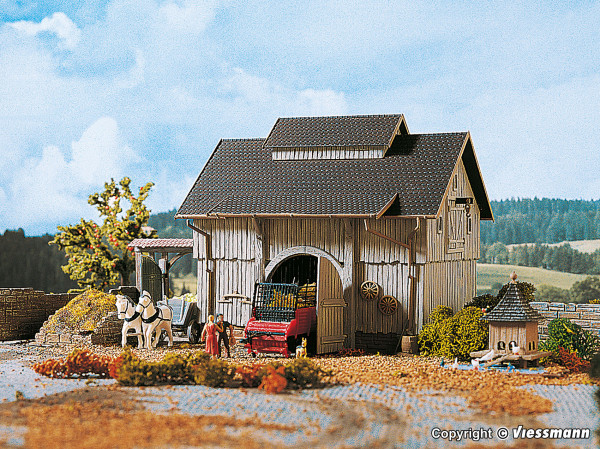 Vollmer 43727 HO scale, Barn with barn floor and beams