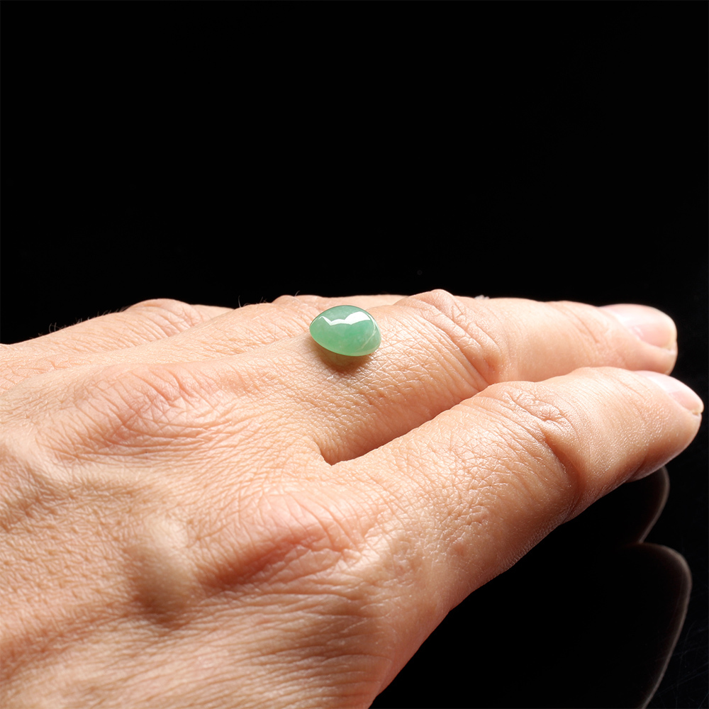 【雅紅珠寶】天然冰種綠翡翠玉蛋面-綠葉醉桃-10.5x8.3x4.6mm-R0140
