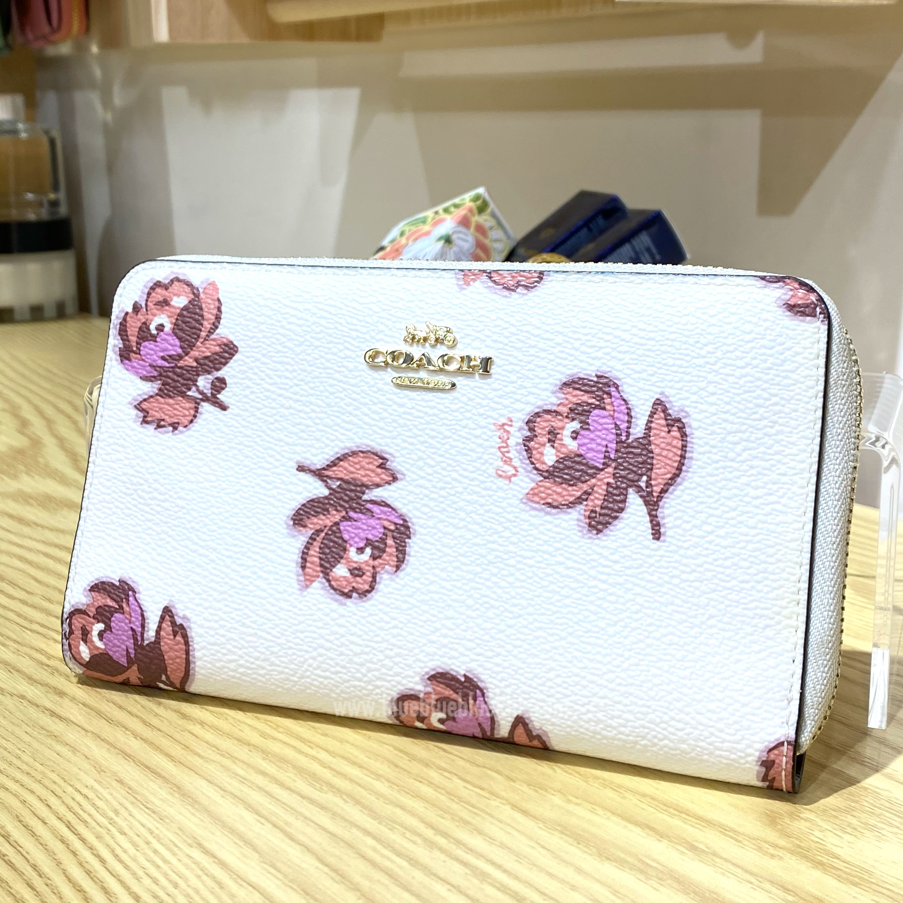 COACH 白色花花長銀包