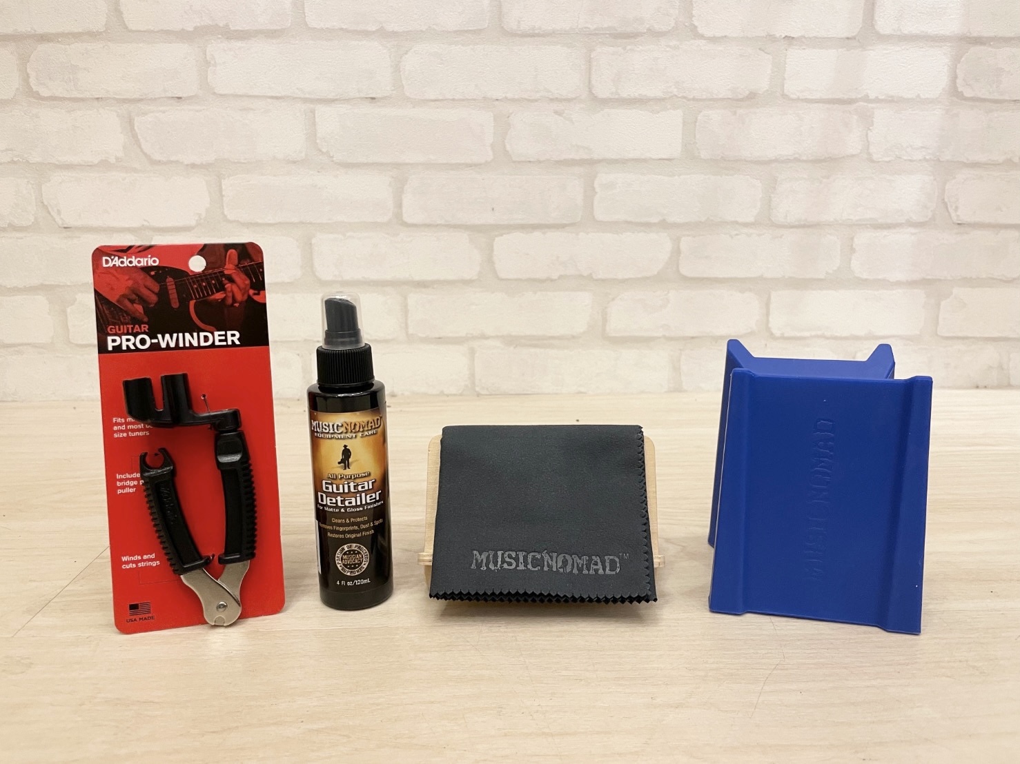 吉他換弦工具套組｜多功能換弦工具、清潔液、擦琴布、樂器什麼枕【內有換弦教學】