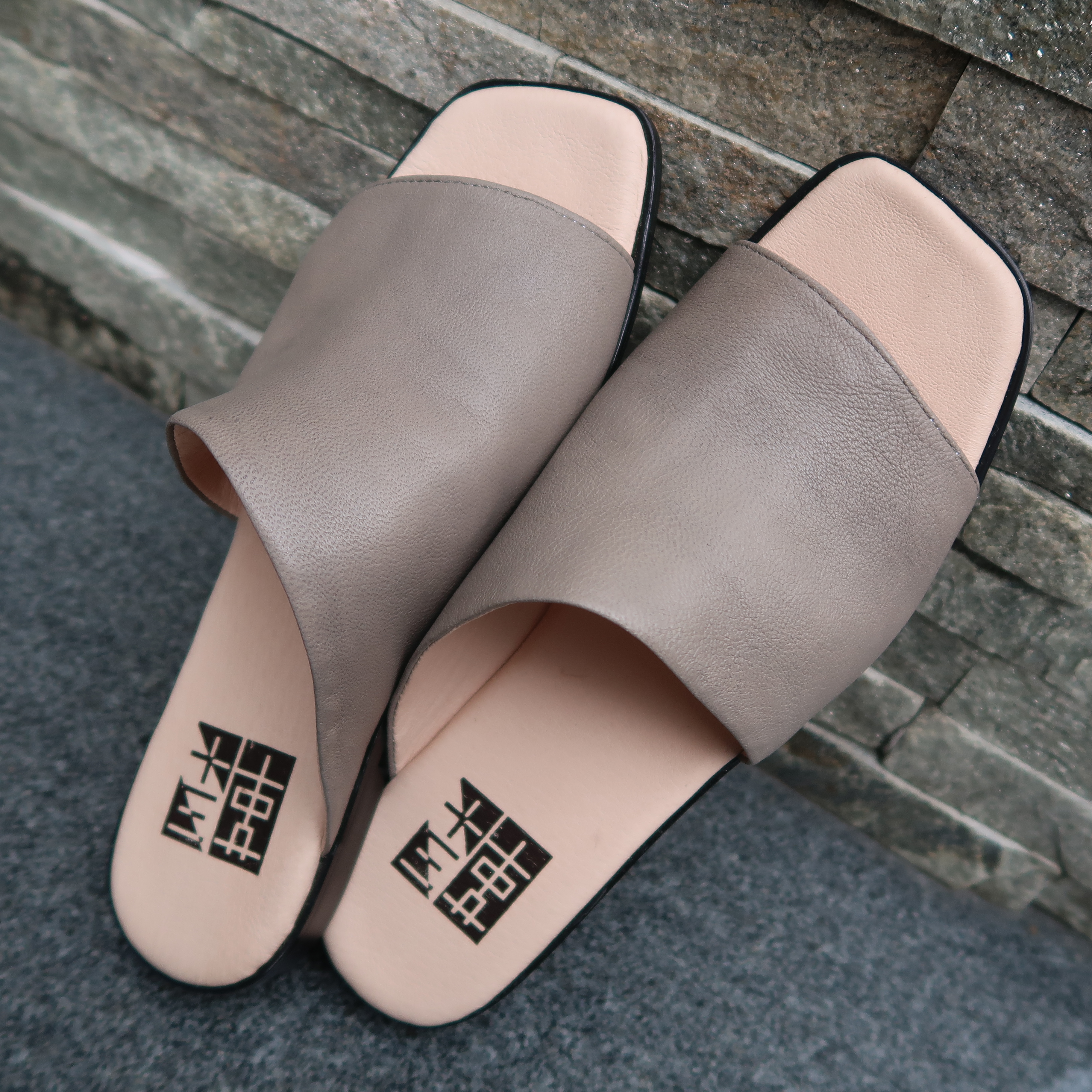 【心太軟拖鞋訂製】內外全真皮柔軟平底涼拖鞋