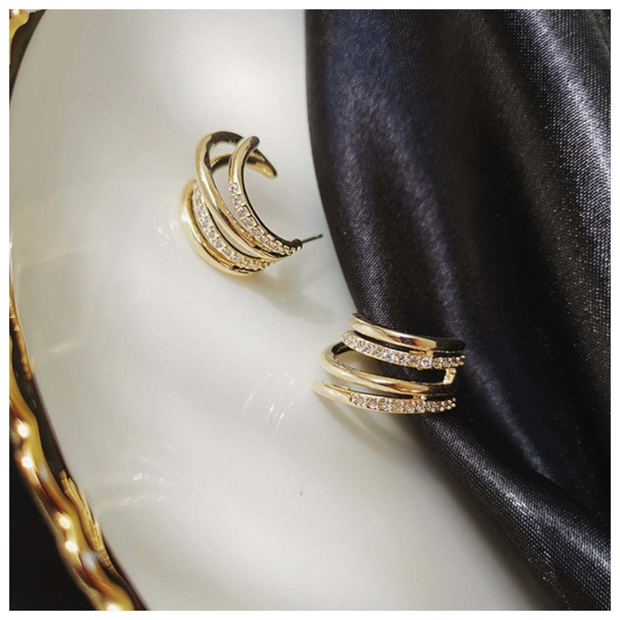 肆玥xAllure氣質 C字型 造型 鑽石 金色耳環