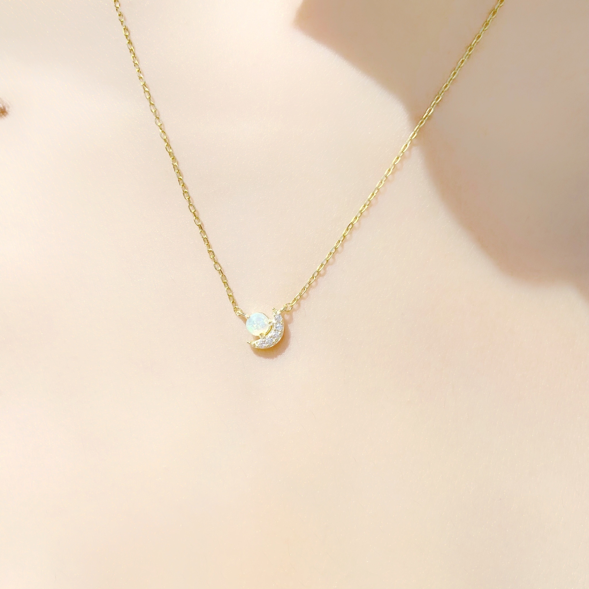 | 925純銀・ 18k金・蛋白石 | 靦腆月亮項鍊 | NE0235 |