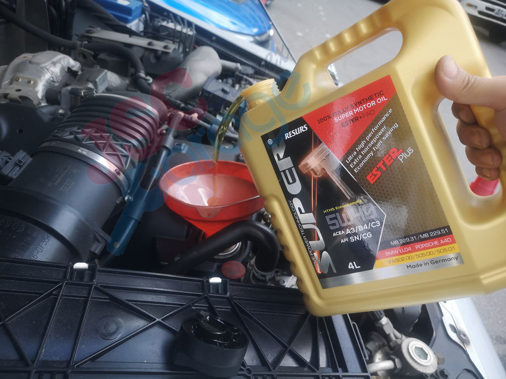 silver mercedes benz  g300 super nano ester plus 5w40 引擎修復 換油套餐 jsc starex garage 偈油 機油