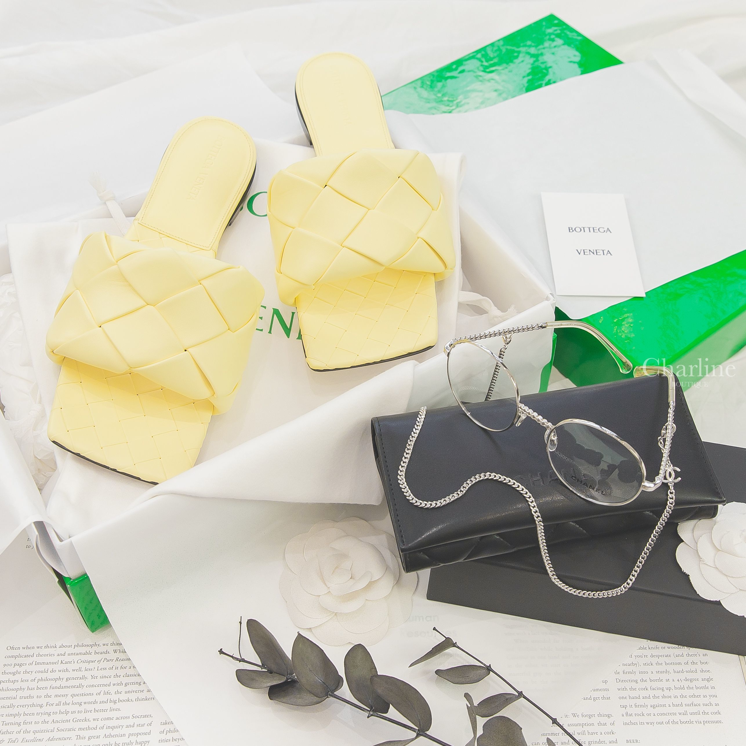 Bottega Veneta Lido 檸檬黃方格小羊皮平底拖鞋,Chanel Round Eyeglasses 銀色圓框鍊帶淡金鏡腳平光眼鏡 -Charline Boutique 精品代購